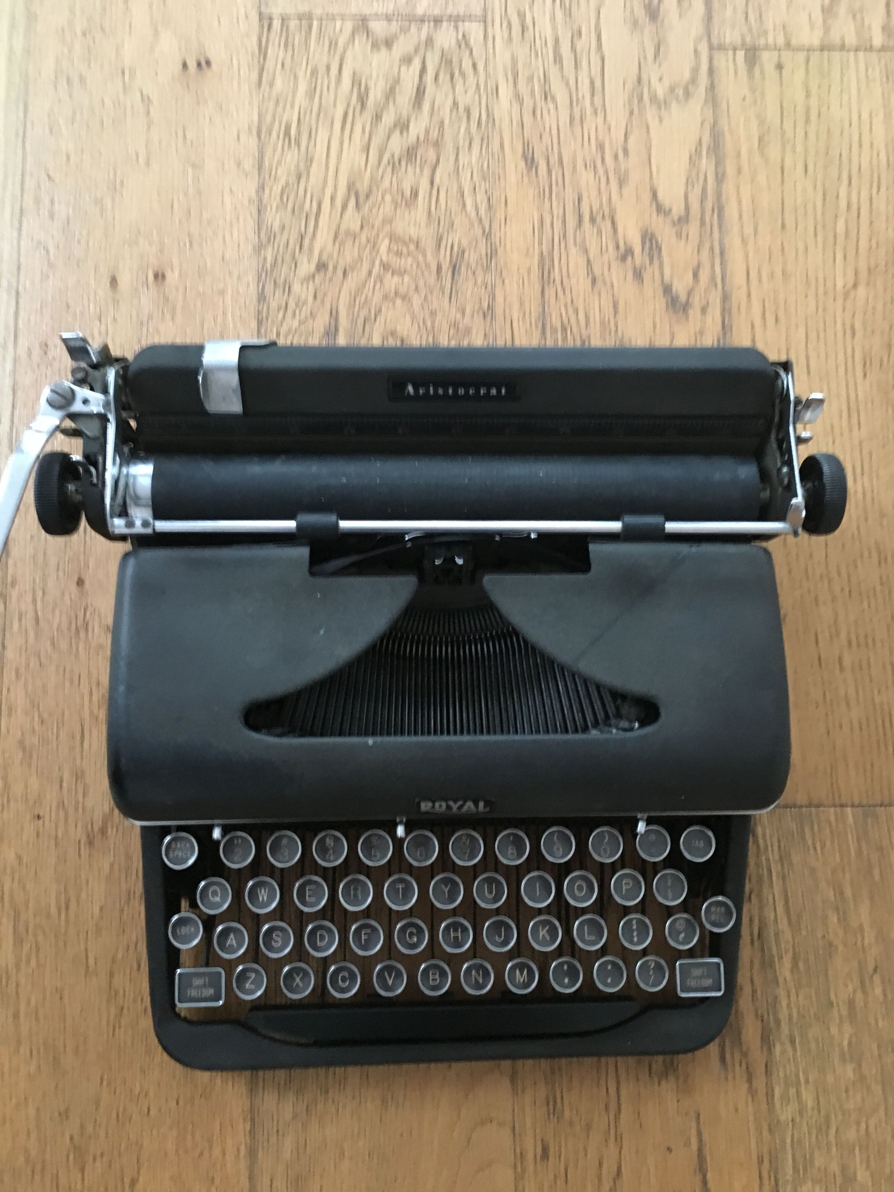 Machine to write Royal edition Aristrocrat