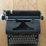 Machine to write Royal edition Aristrocrat