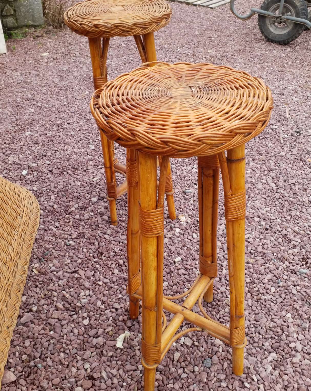 Rattan bar and 2 stools