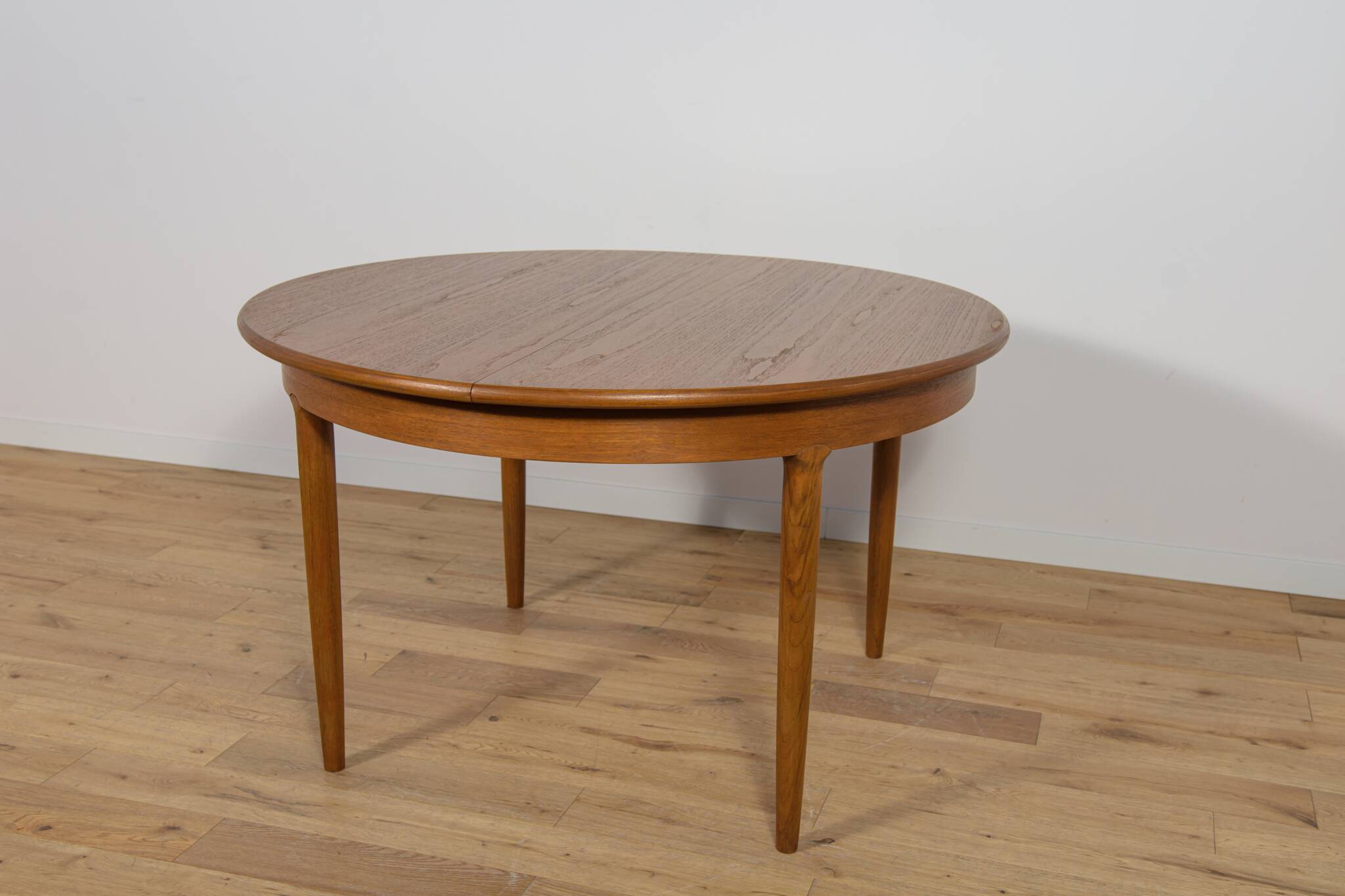 Mid-Century Round Teak Extendable Dining Table, United Knigdom, 1960s