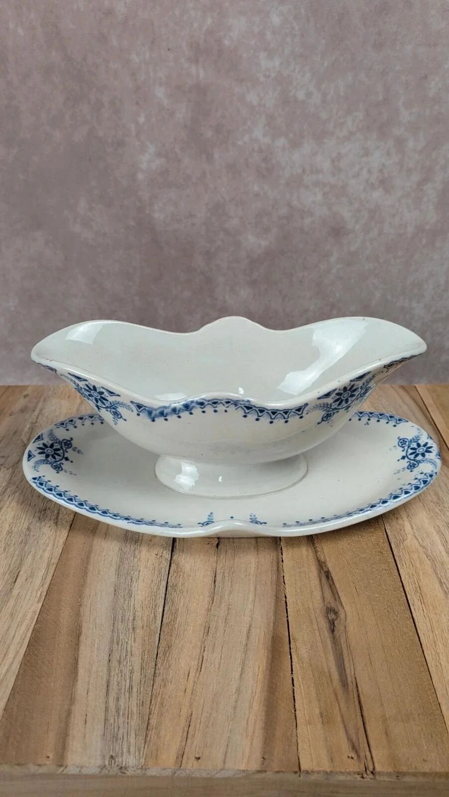 Antique sauce boat K&g Lunéville – Lunel model