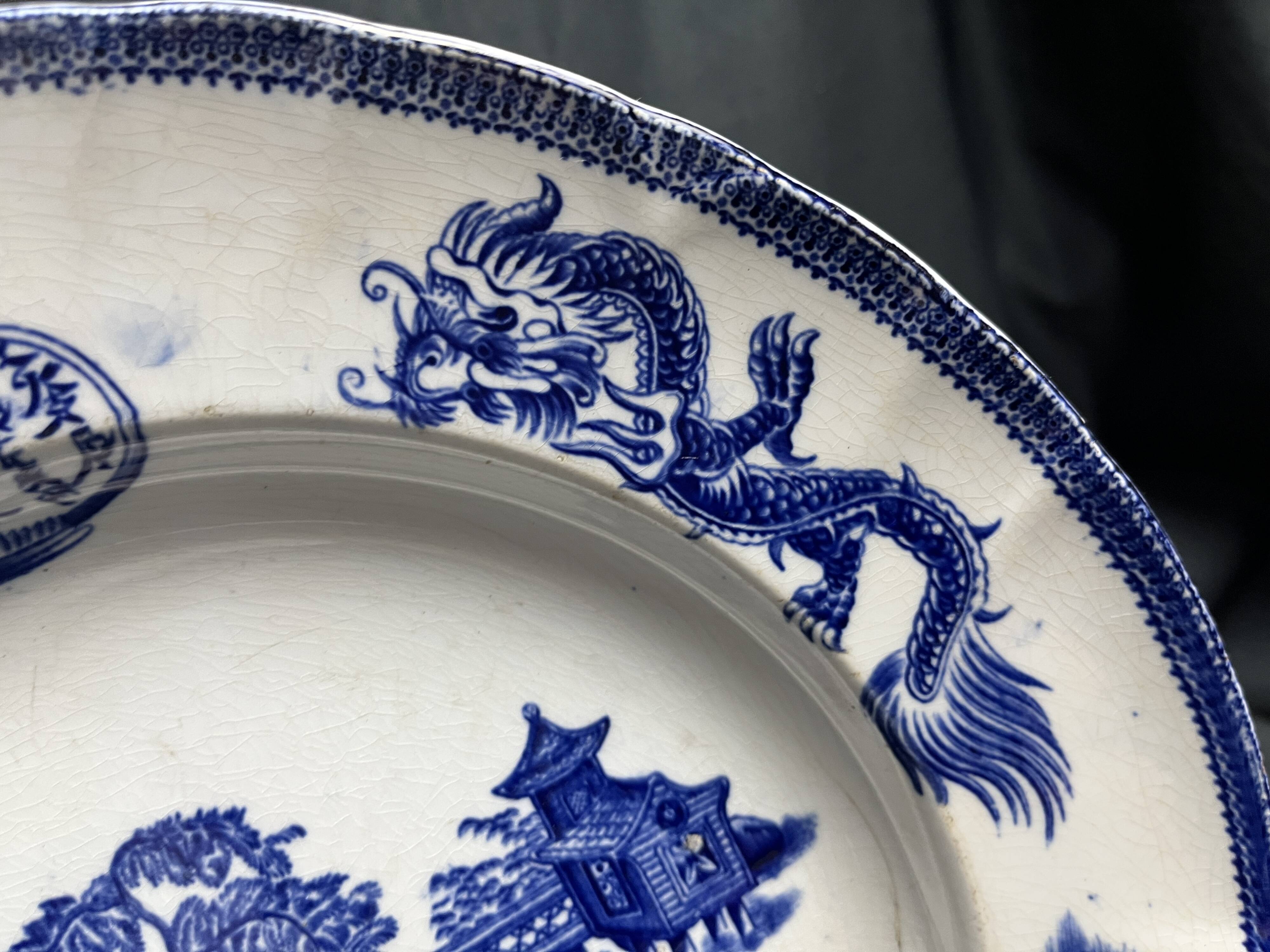 Vieillard Bordeaux, plat faïence fine Tonkin fin XIXème