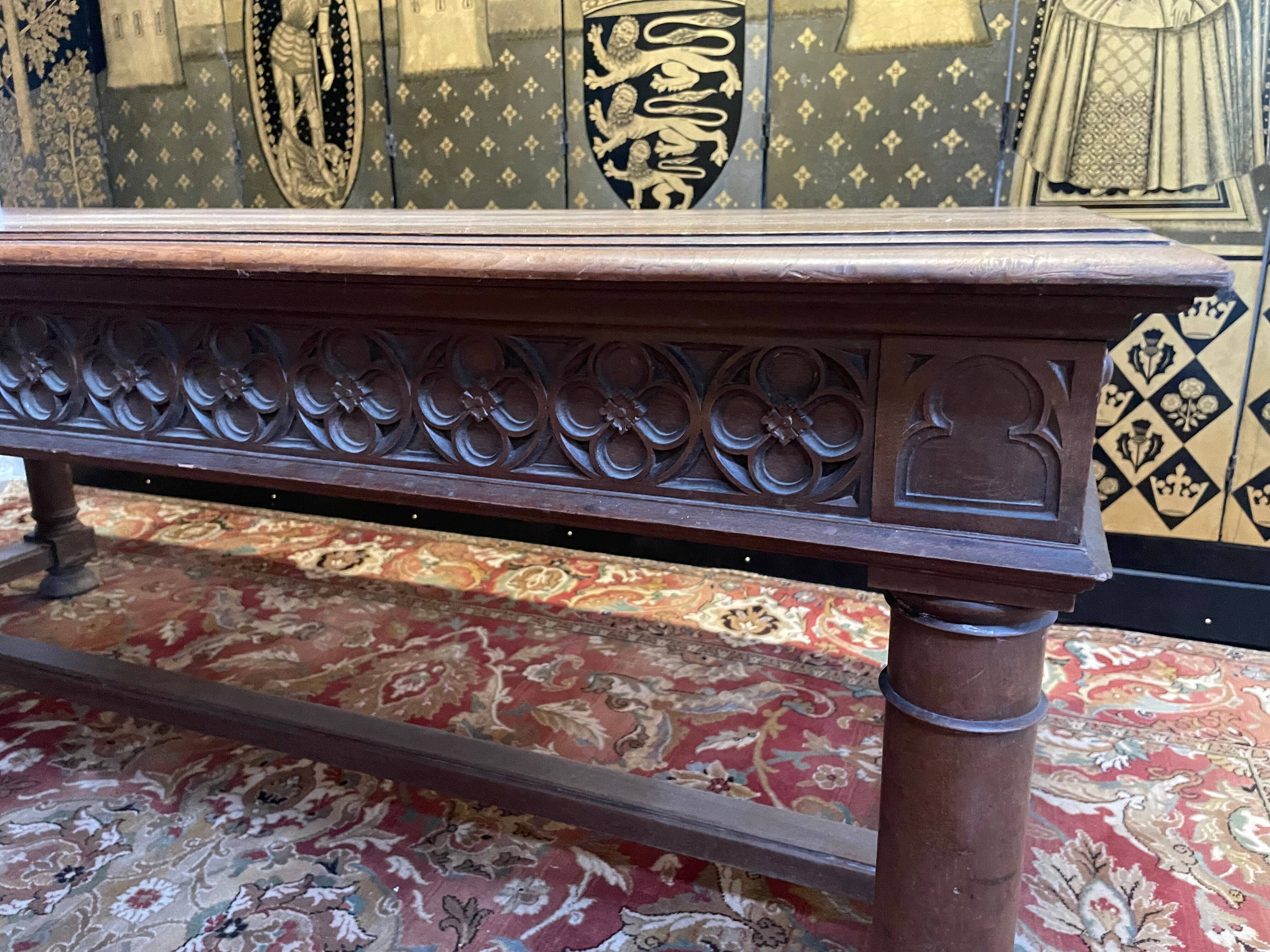 Gothic style dining table - Louis XIII walnut