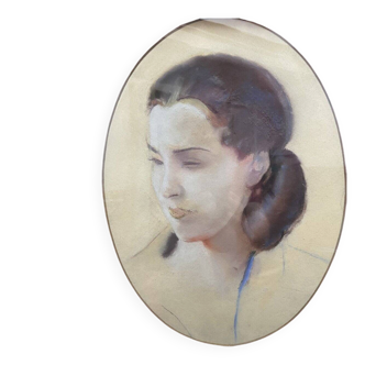 Lucien-Victor Guirand de Scevola (1871-1950) Portrait d'une jeune femme, 1928 pastel, ovale