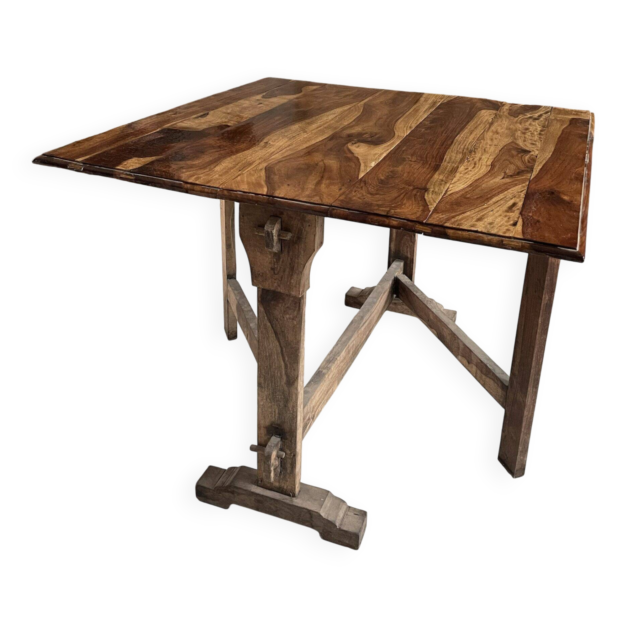 Folding table