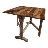 Folding table