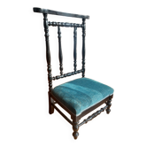 Chaise prie-dieu ancien en bois noir torsadé et assise velours bleu