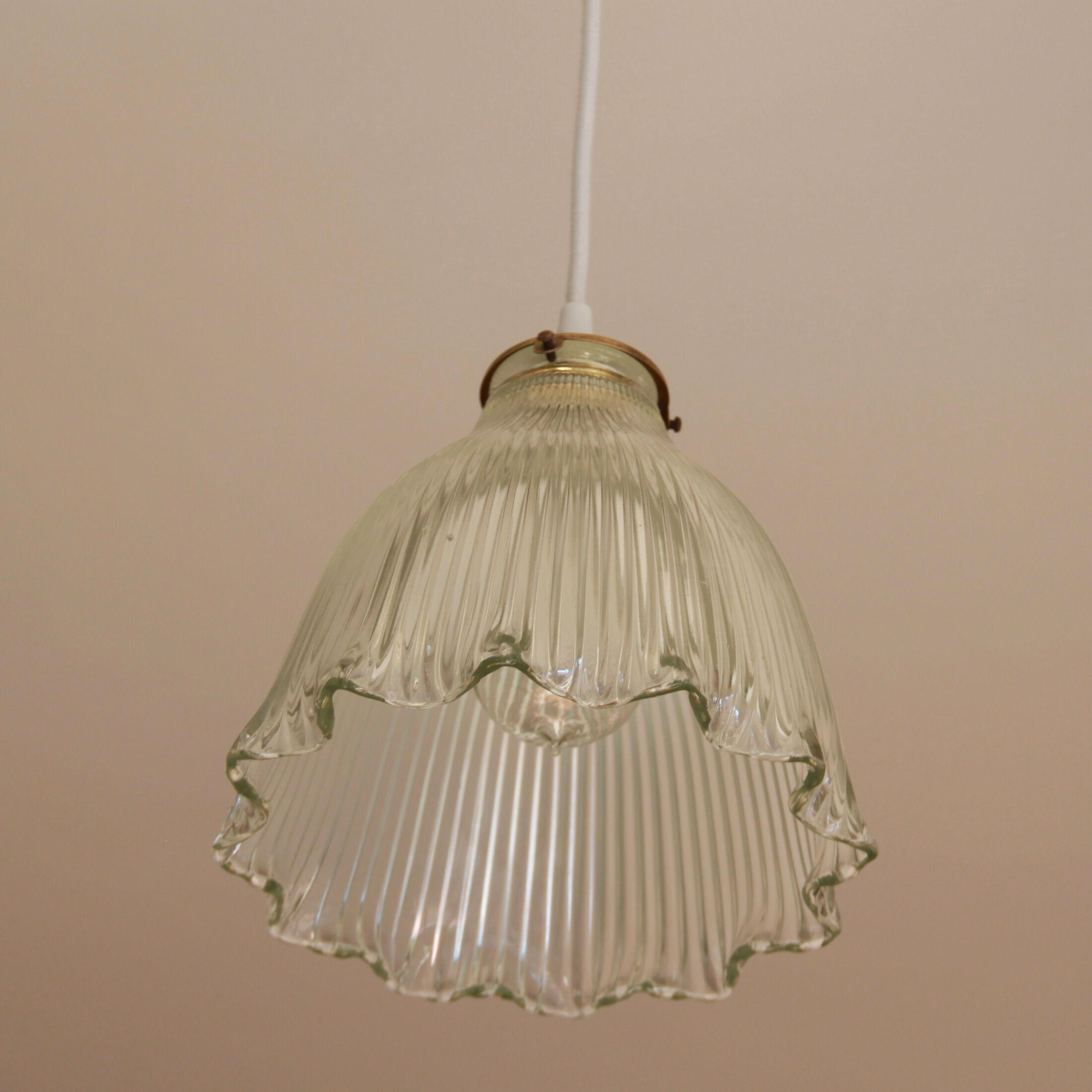 Large suspension in holophane pleated glass prismatic old lampshade