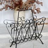 Porte-revues vintage en métal noir à volutes