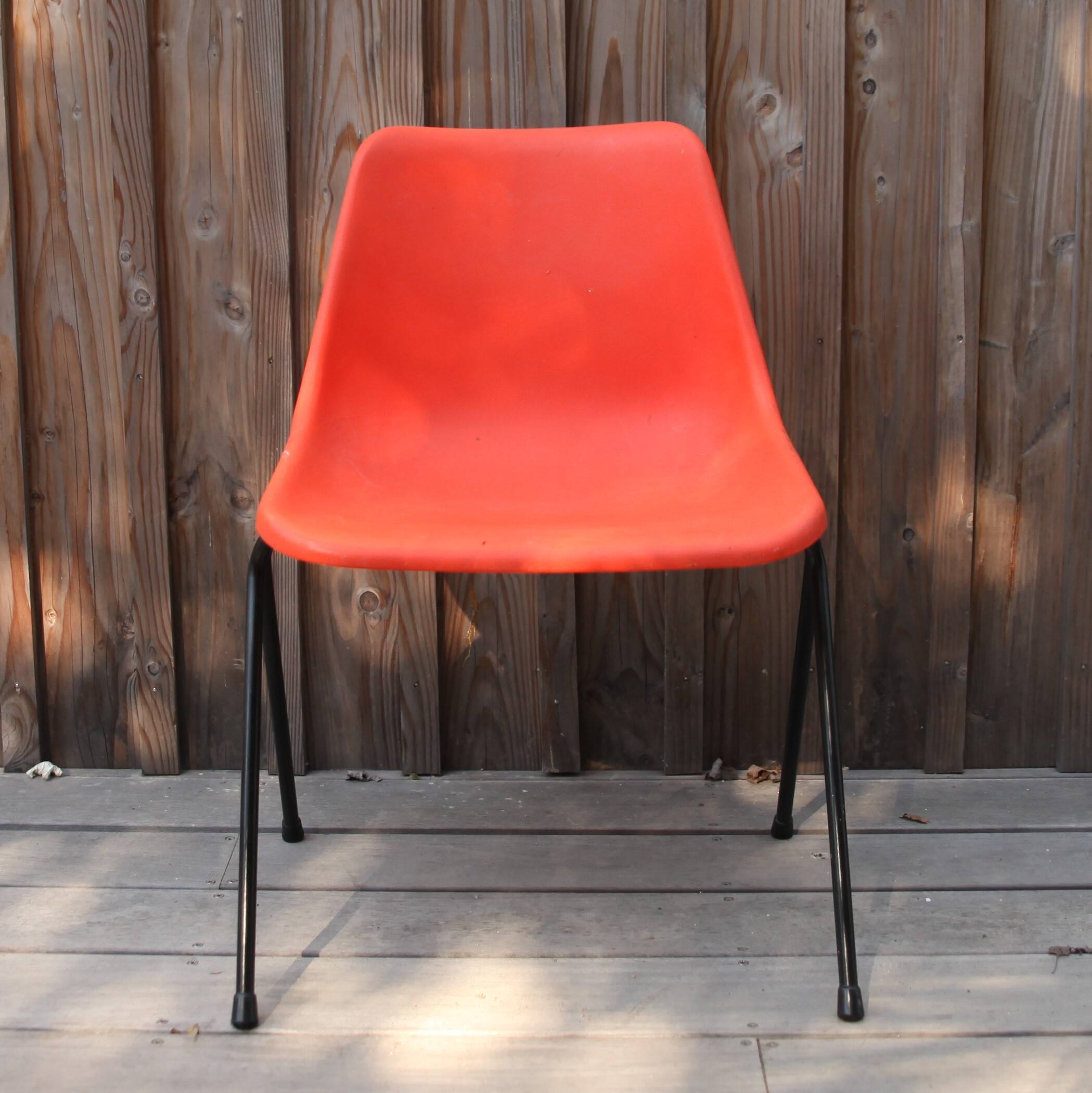 5 orange plastic chairs by Robin Day for Hille