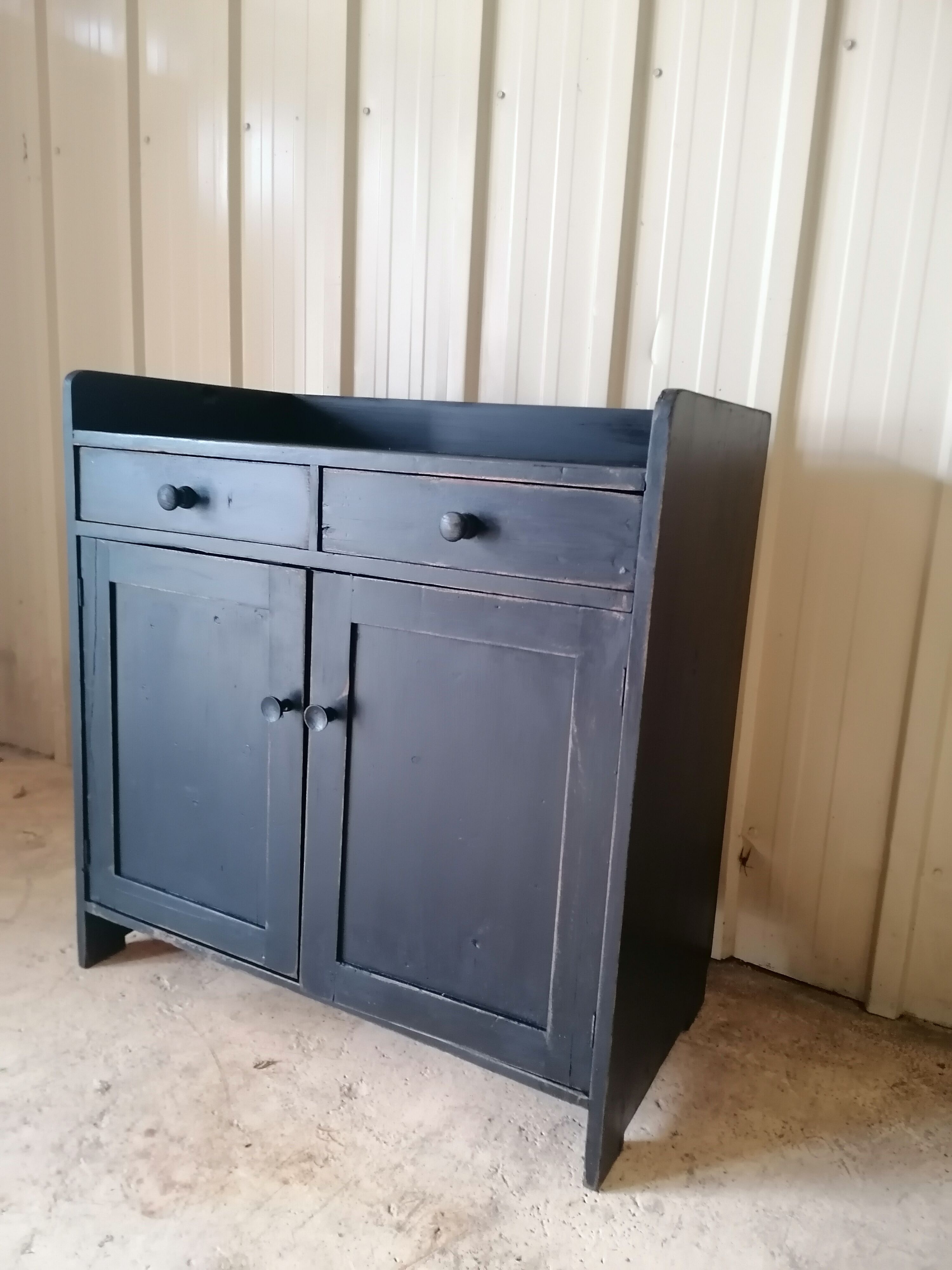 Low wooden entrance furniture