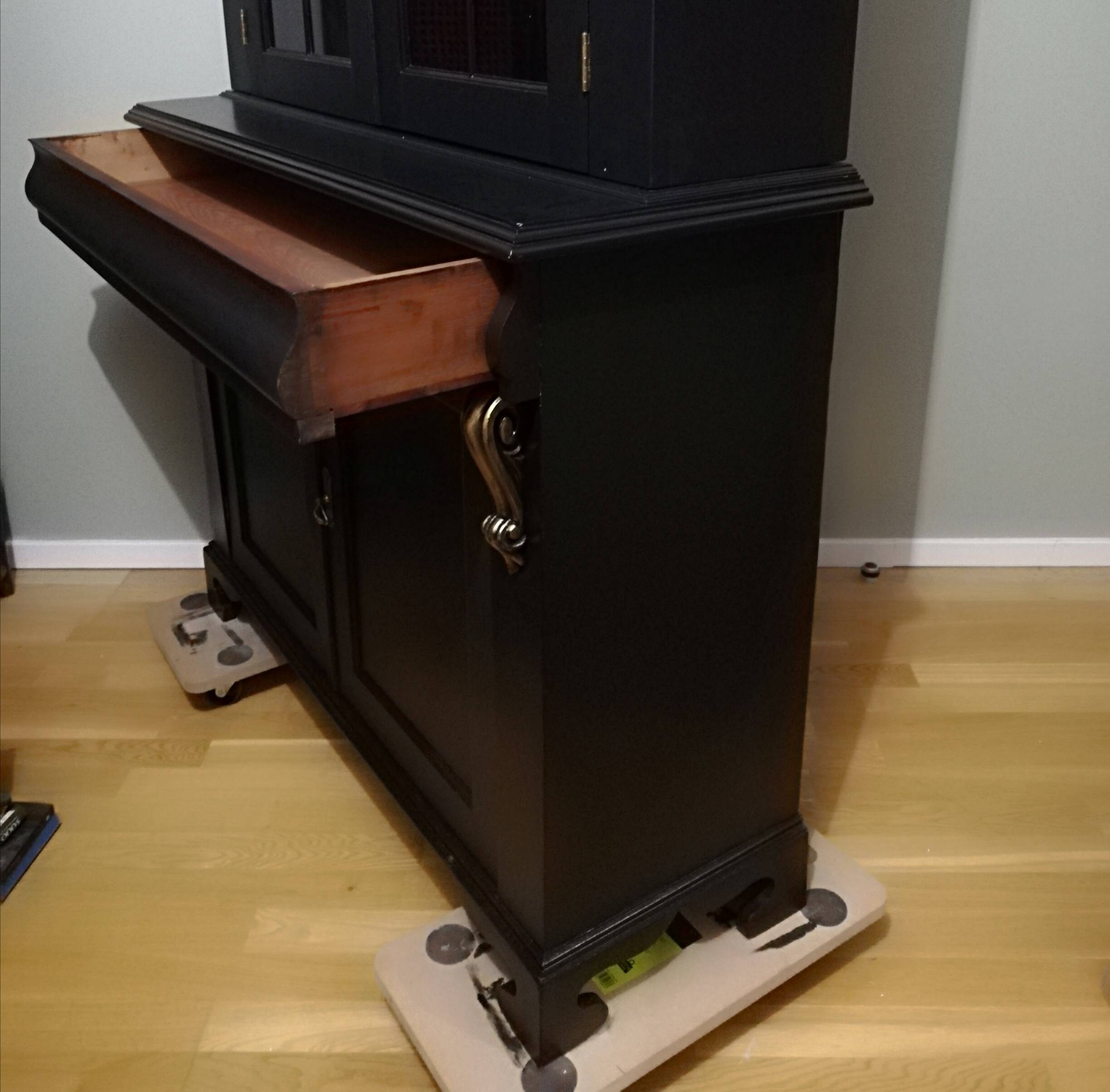 English library display case height 225cm
