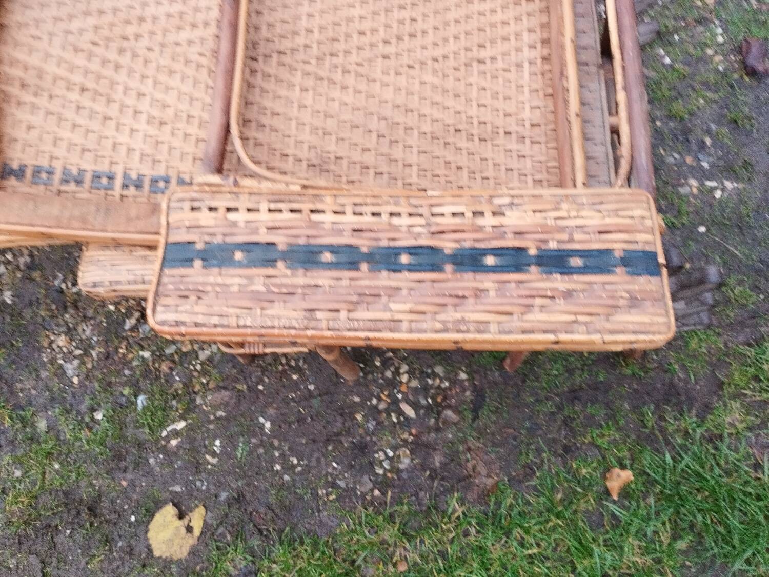 Vintage rattan chaise longue