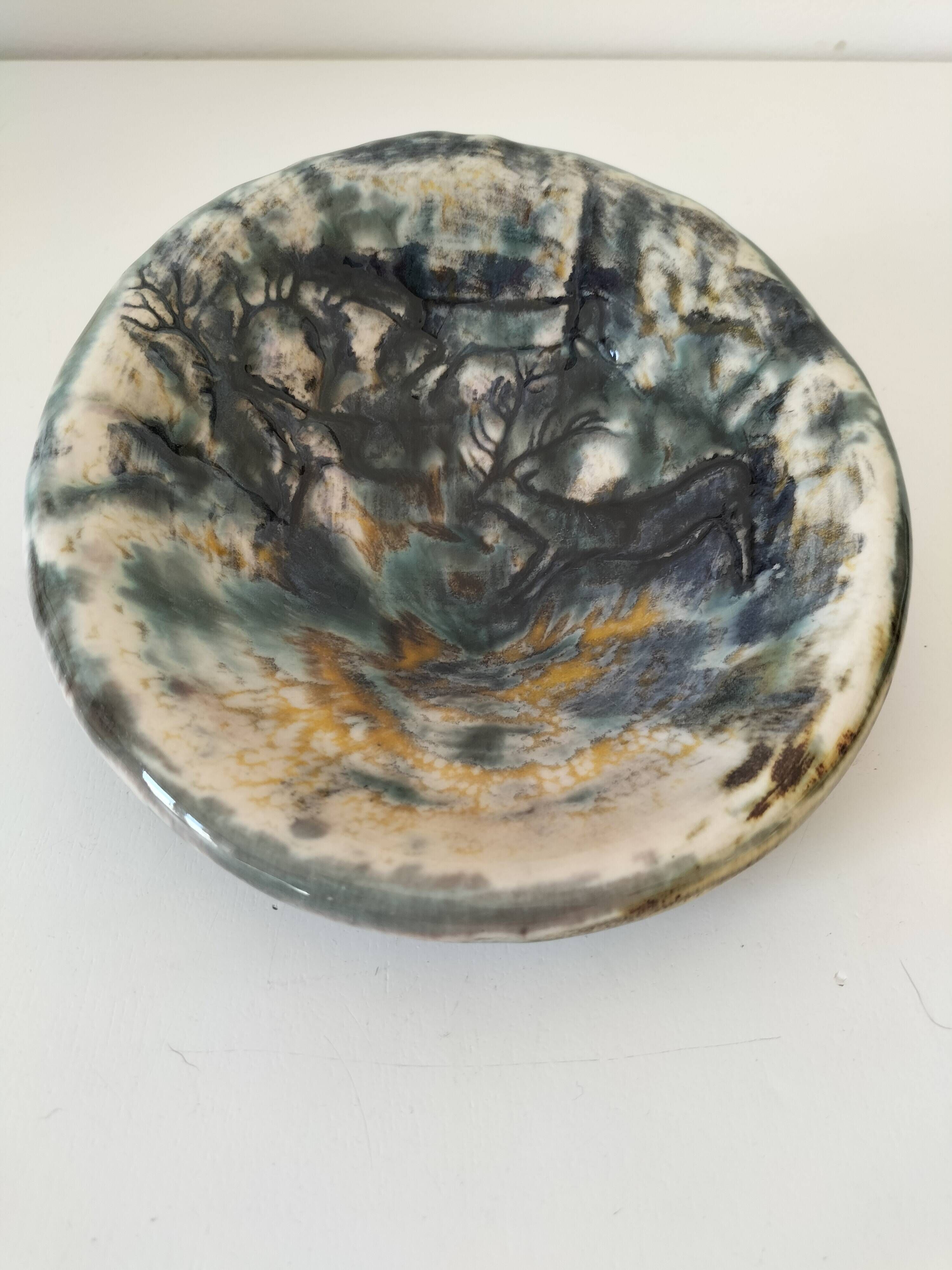 Glazed ceramic cup – Deer in the forest – Incised decoration and free form