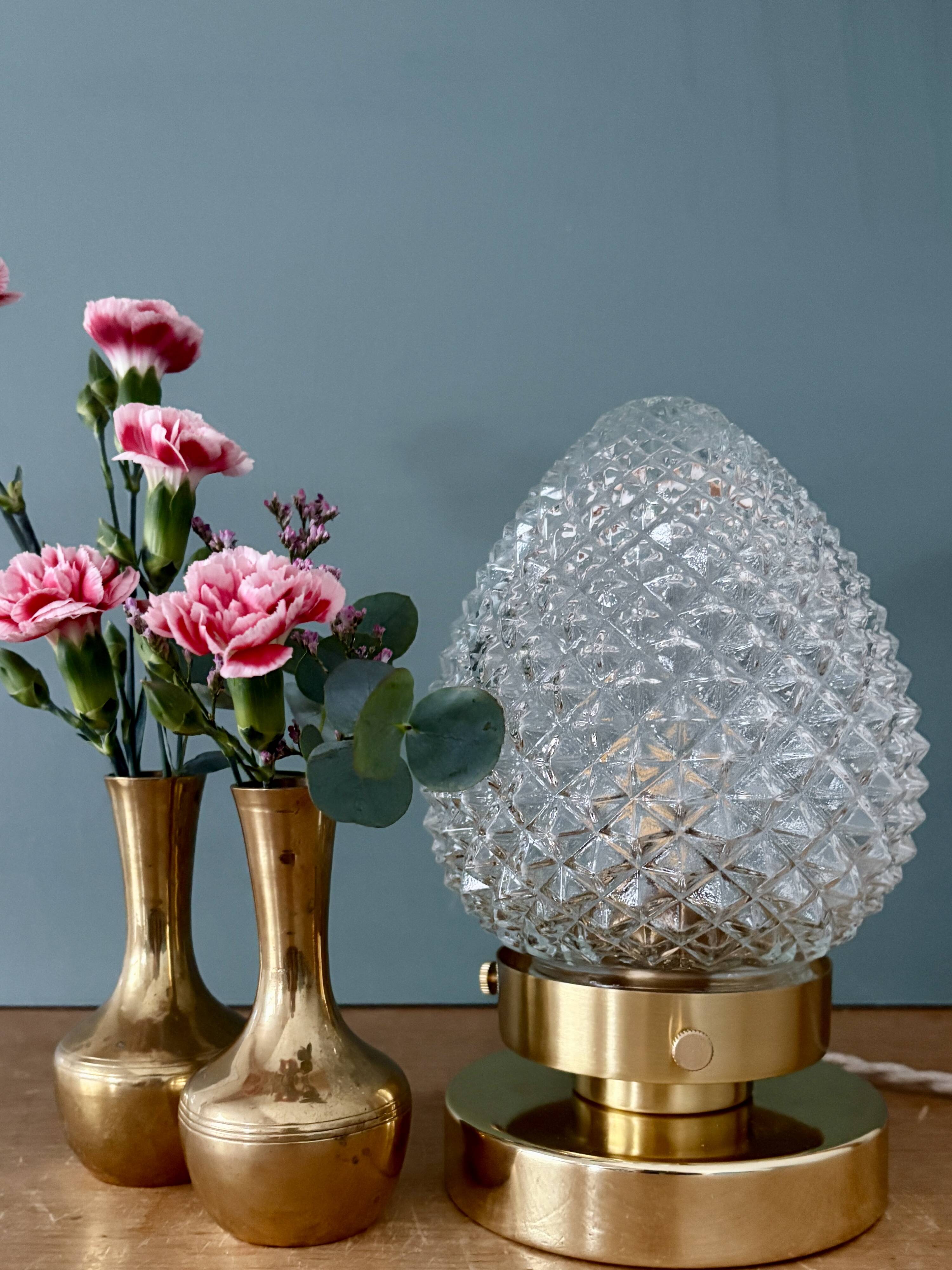 Vintage globe table lamp in diamond-point glass