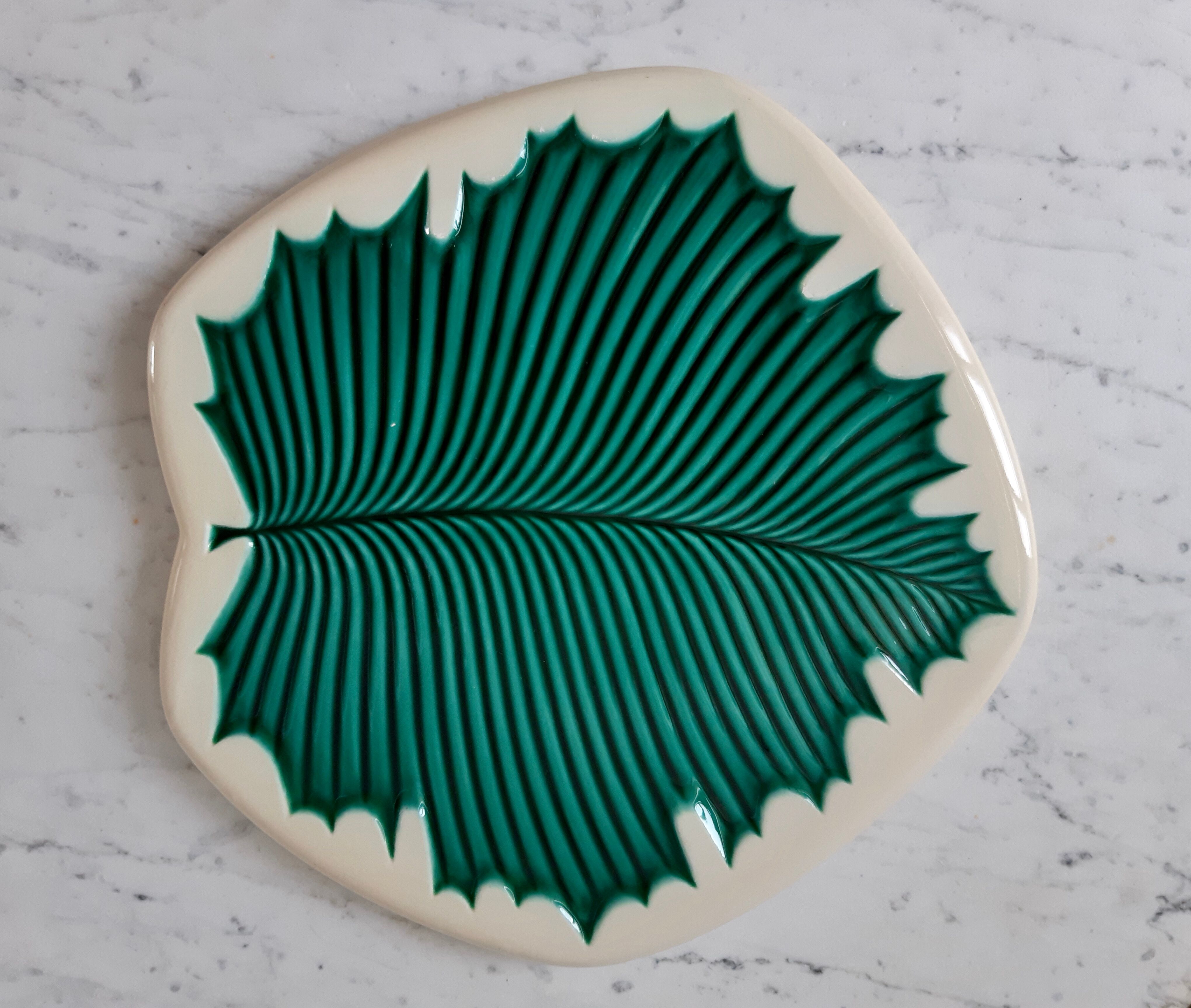 Vintage dish underside 50s-60s