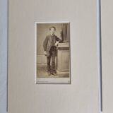 Ensemble de 6 photographies anciennes montées, portraits studio du XIXe siècle