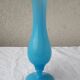 Vase bleu opaline