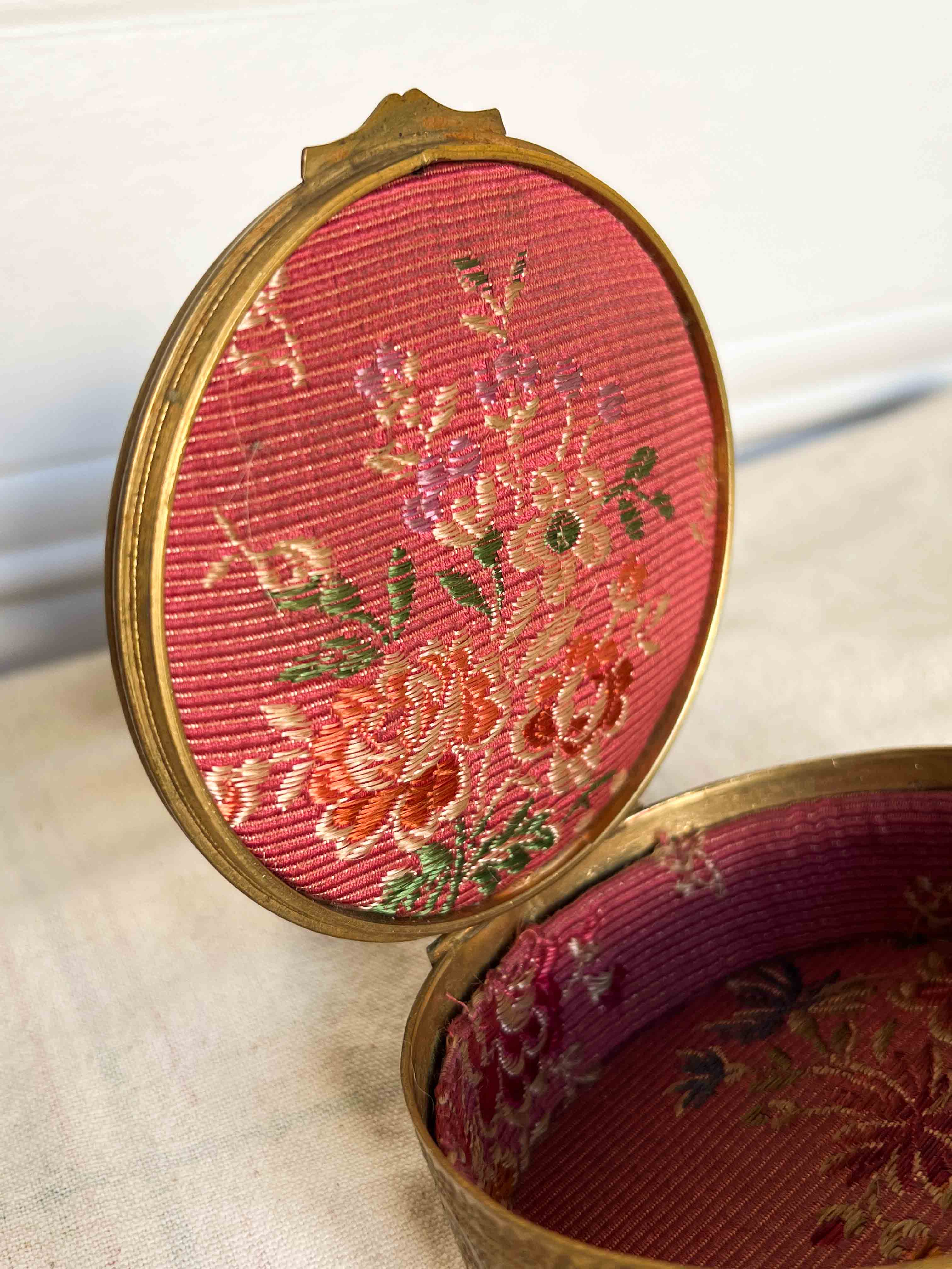 Round brass jewelry box