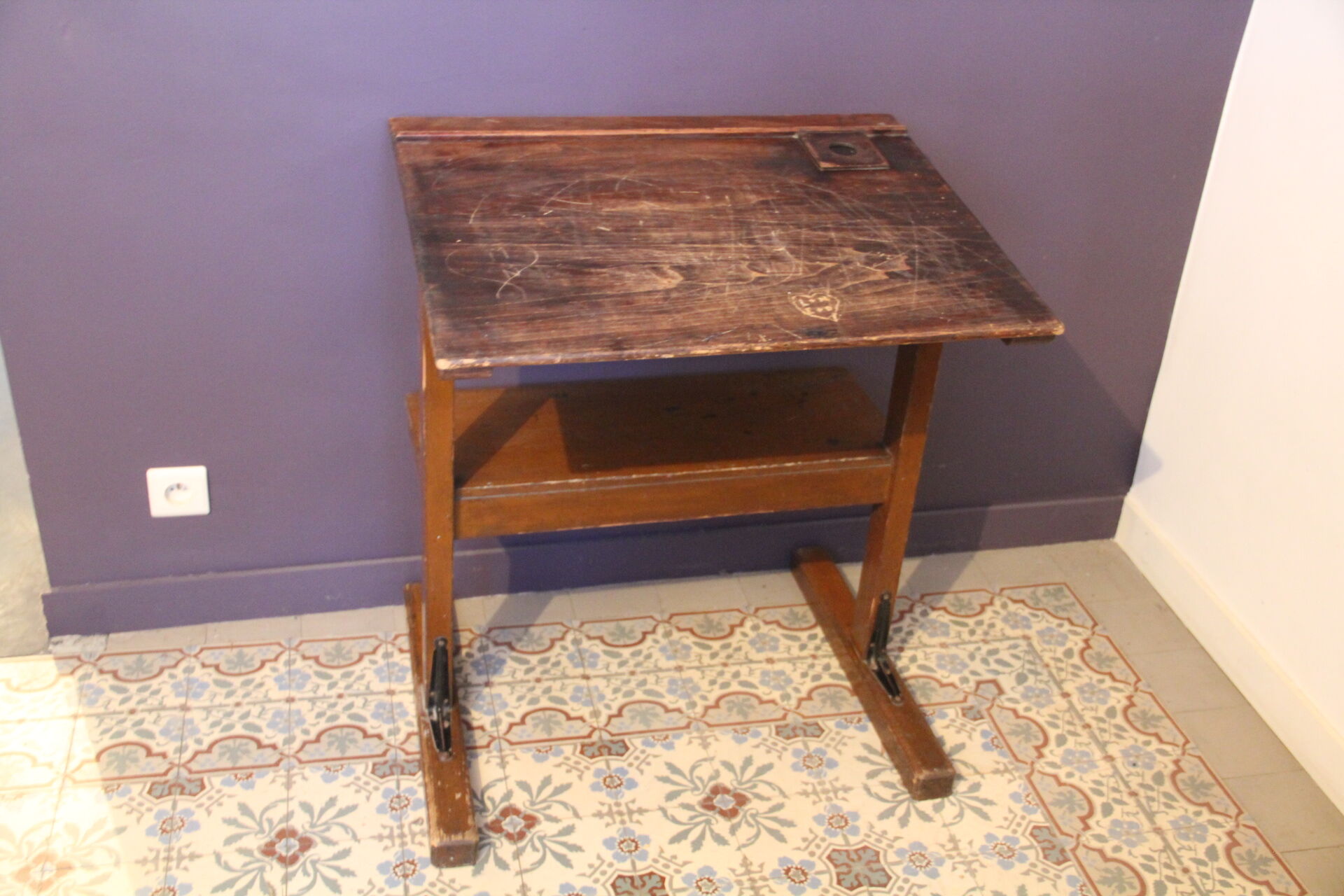 Pupitre d'écolier en bois
