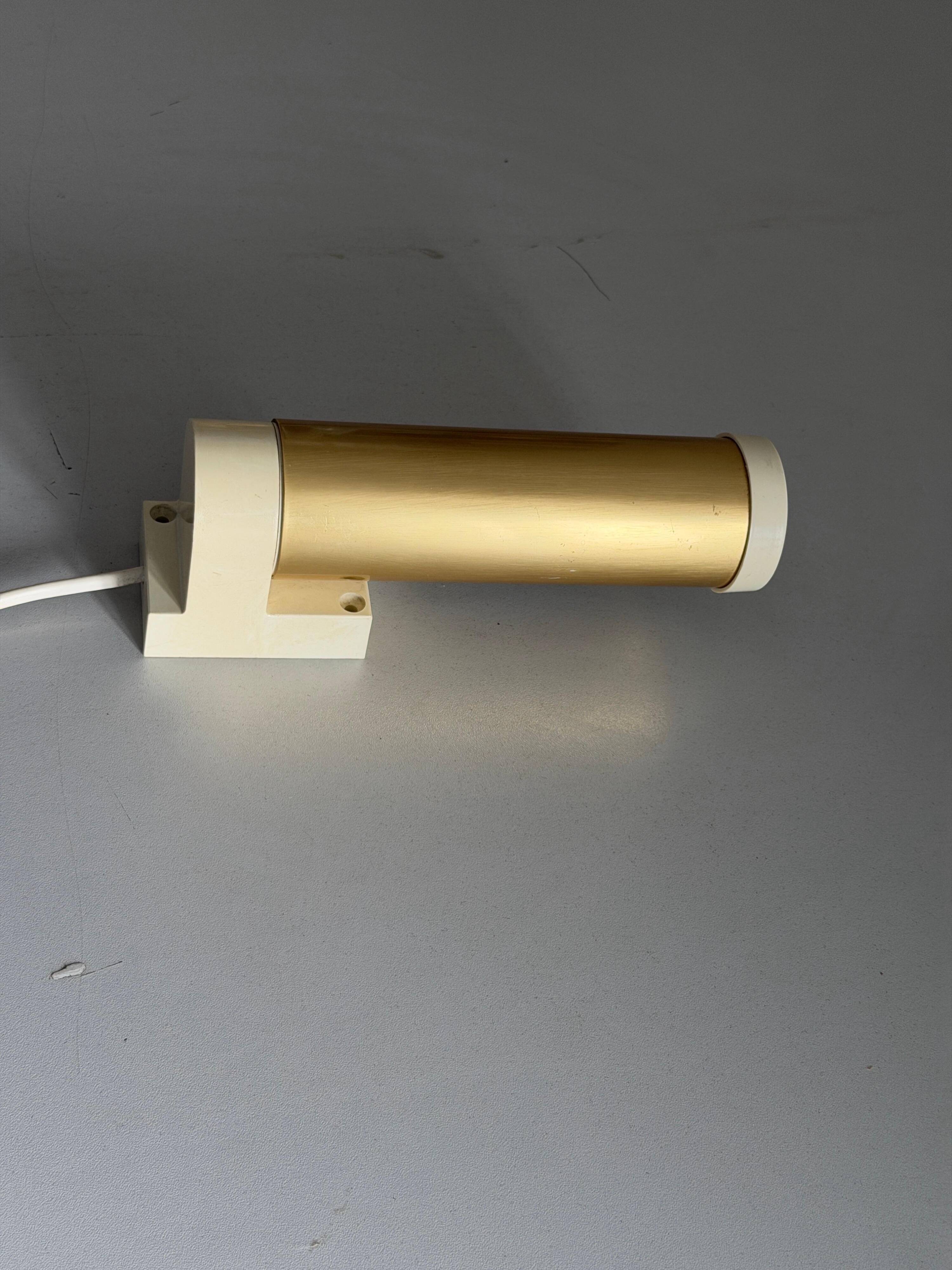 Simple wall light in plexiglass and metal by ERCO, 1970s, Germany.