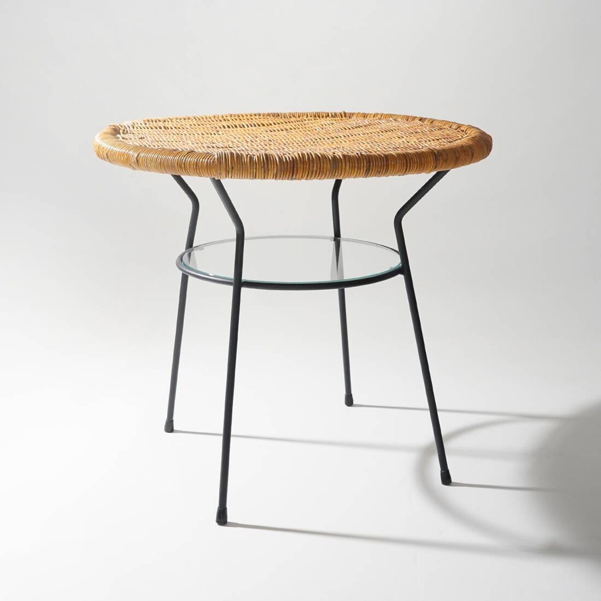 Table basse avec plateau rond en rotin, années 1950