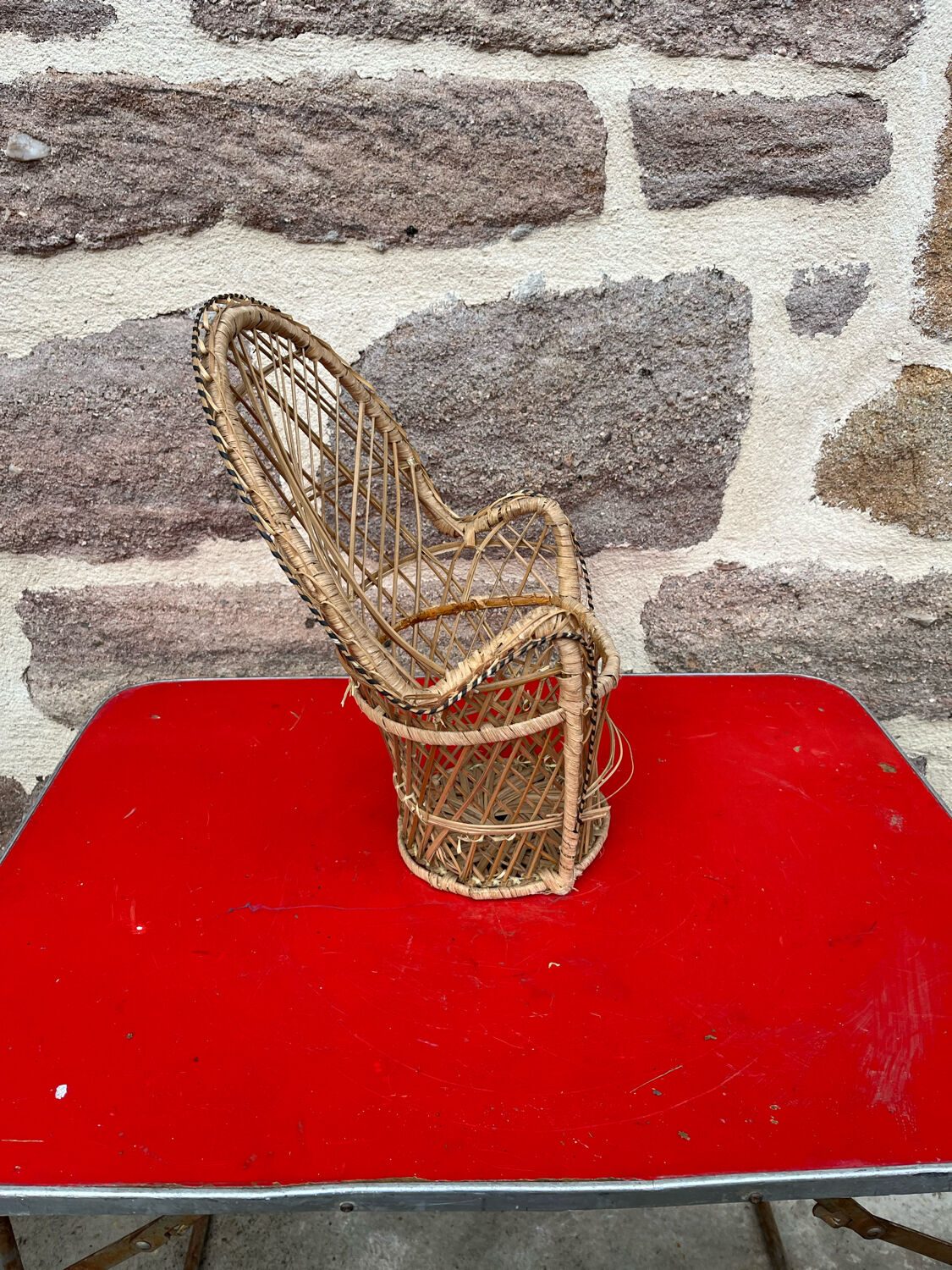 Petit Fauteuil Pour Poupée – Chaise Percée Miniature – Occasion