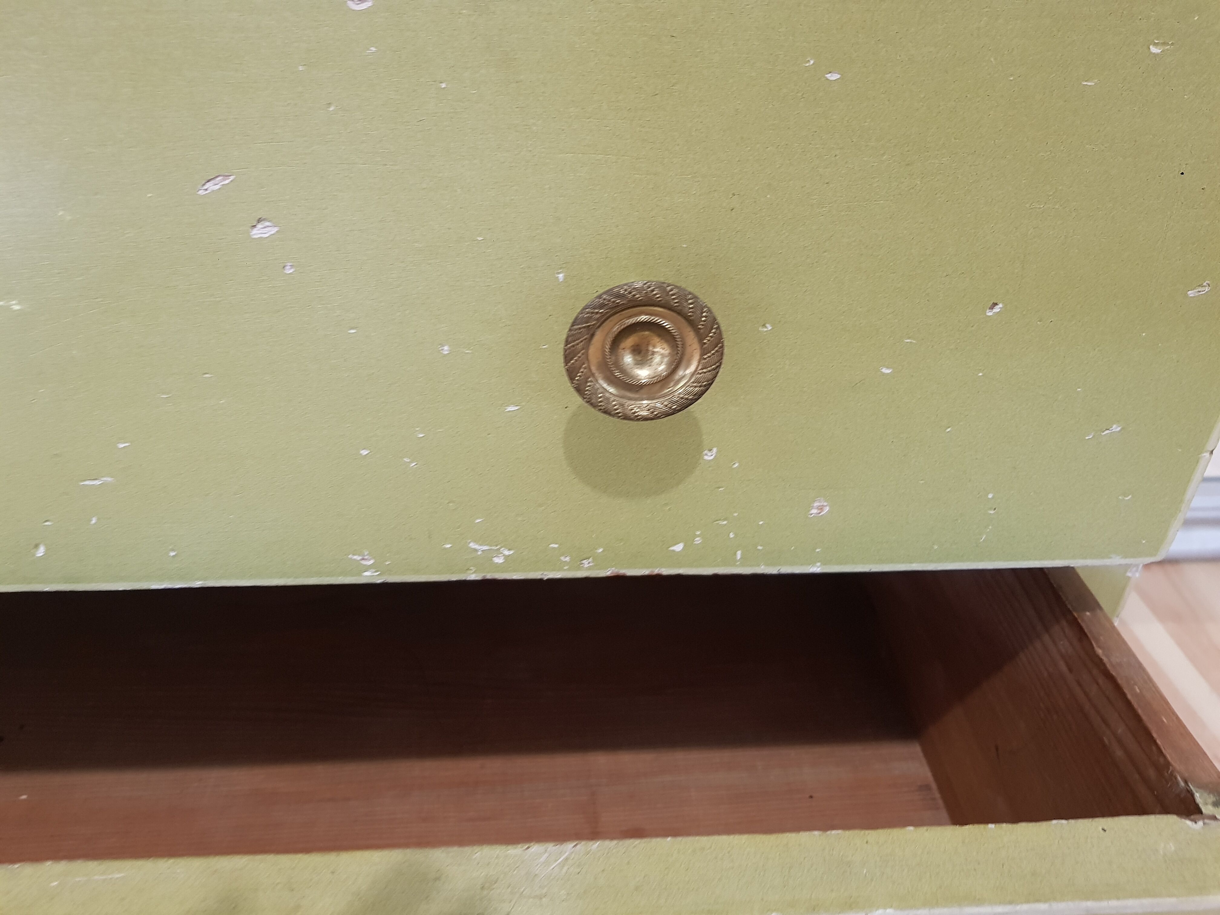 Commode rétro dans son jus
