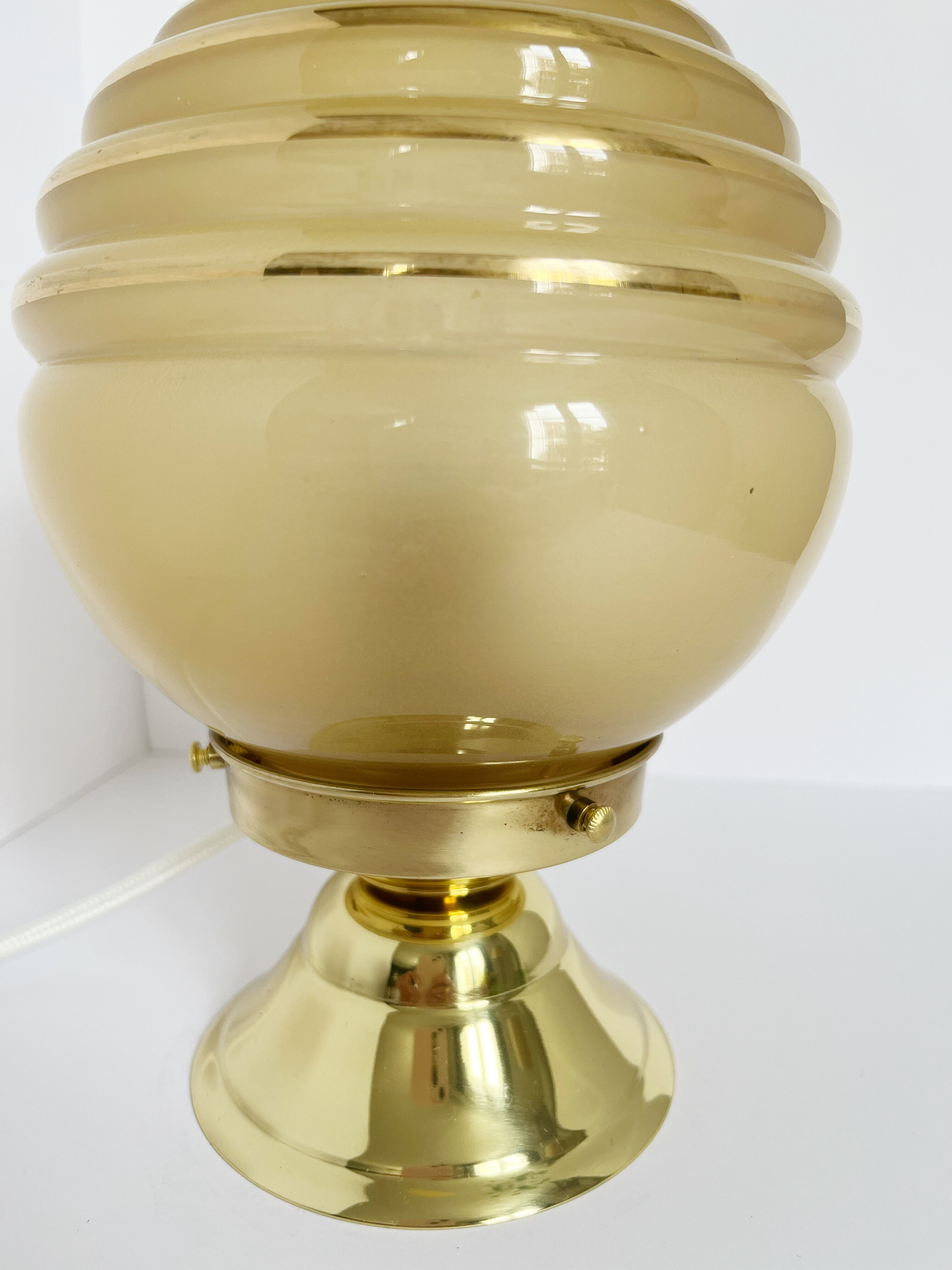 Vintage table lamp / bedside globe