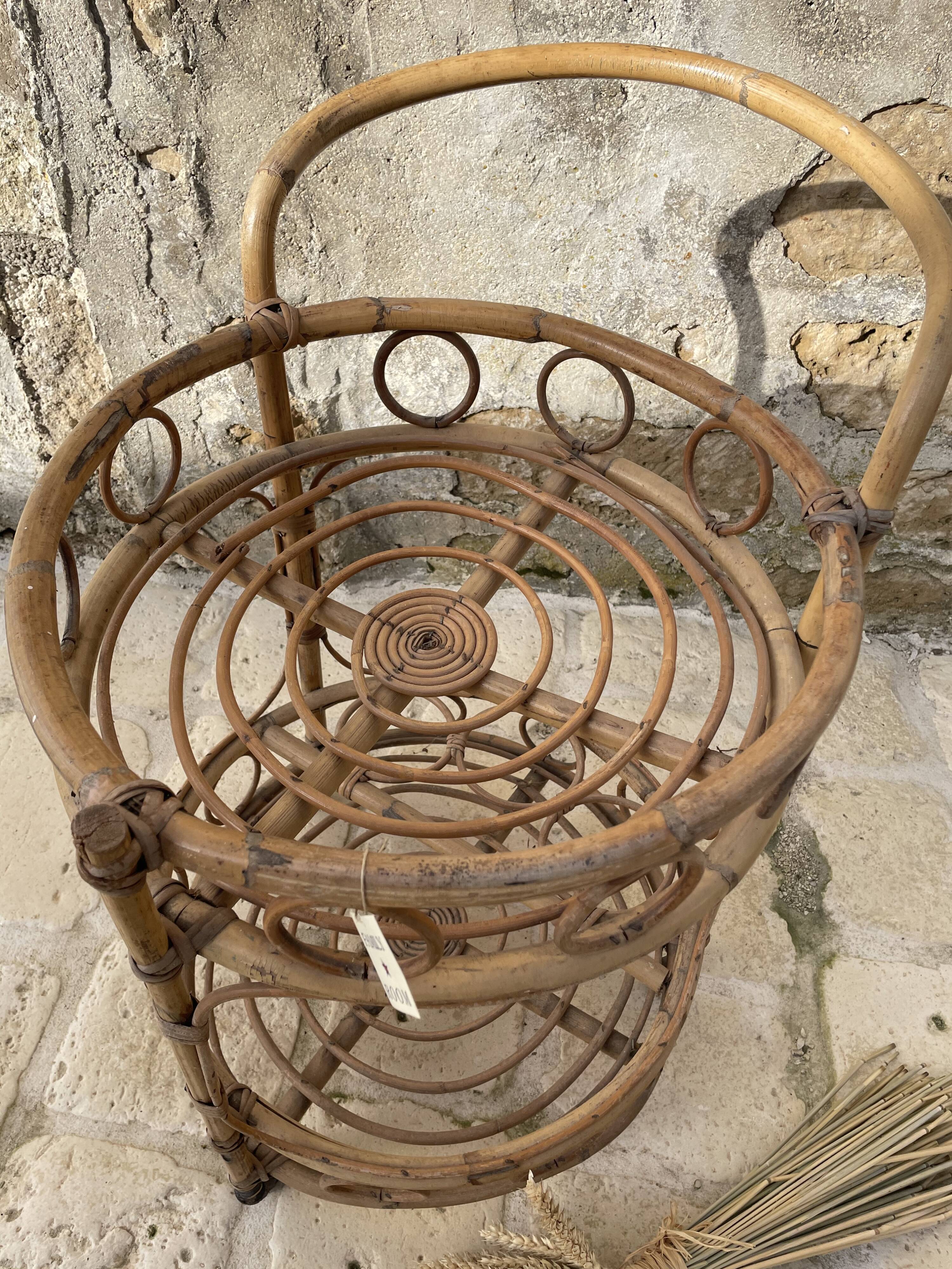 Portable rattan bar