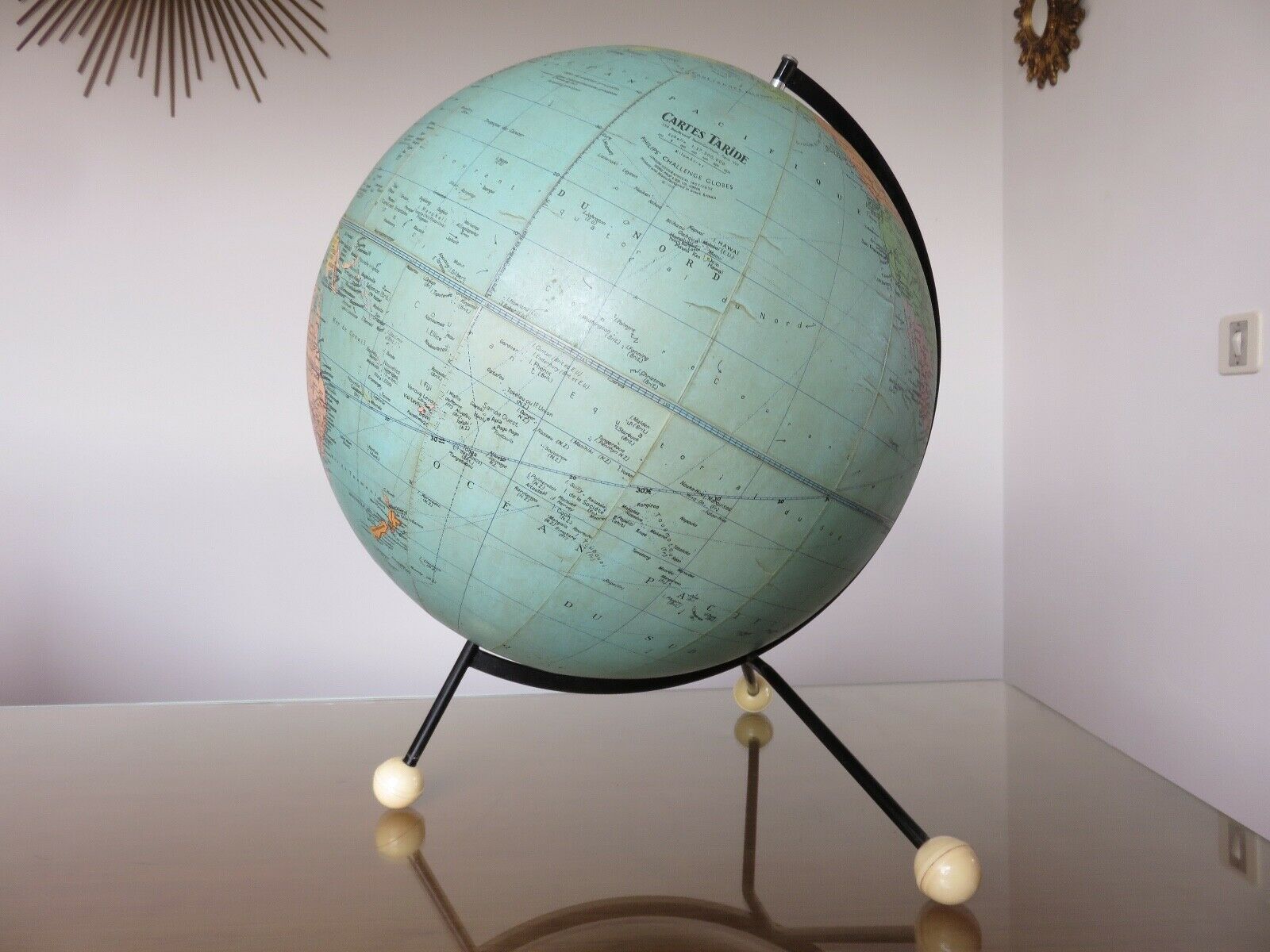 Terrestrial globe Taride 42 centimeters year 1965