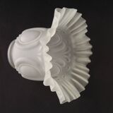 Abat-jour décoratif français vintage blanc opaque avec bordure à volants