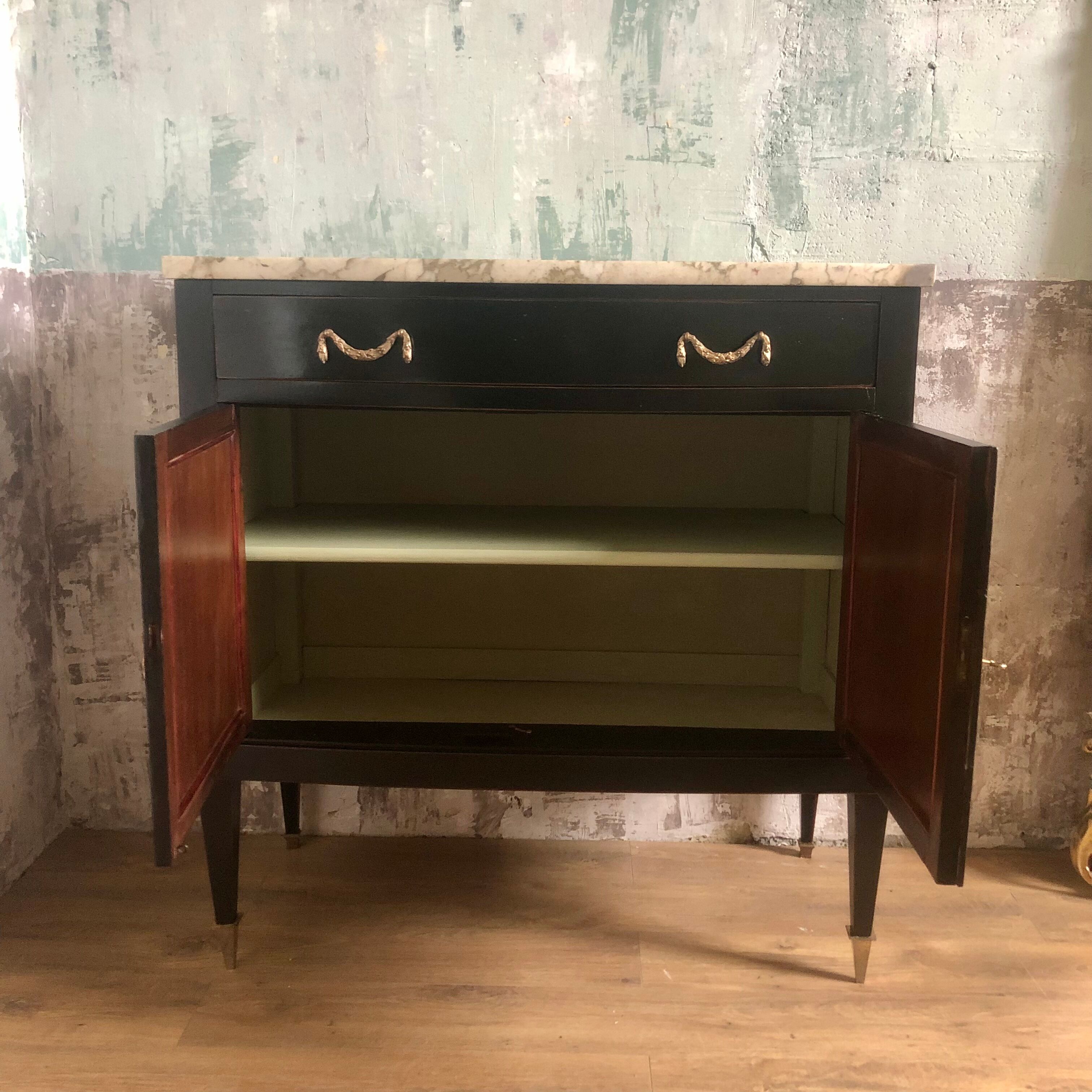 Ancien buffet en bois, marbre blanc