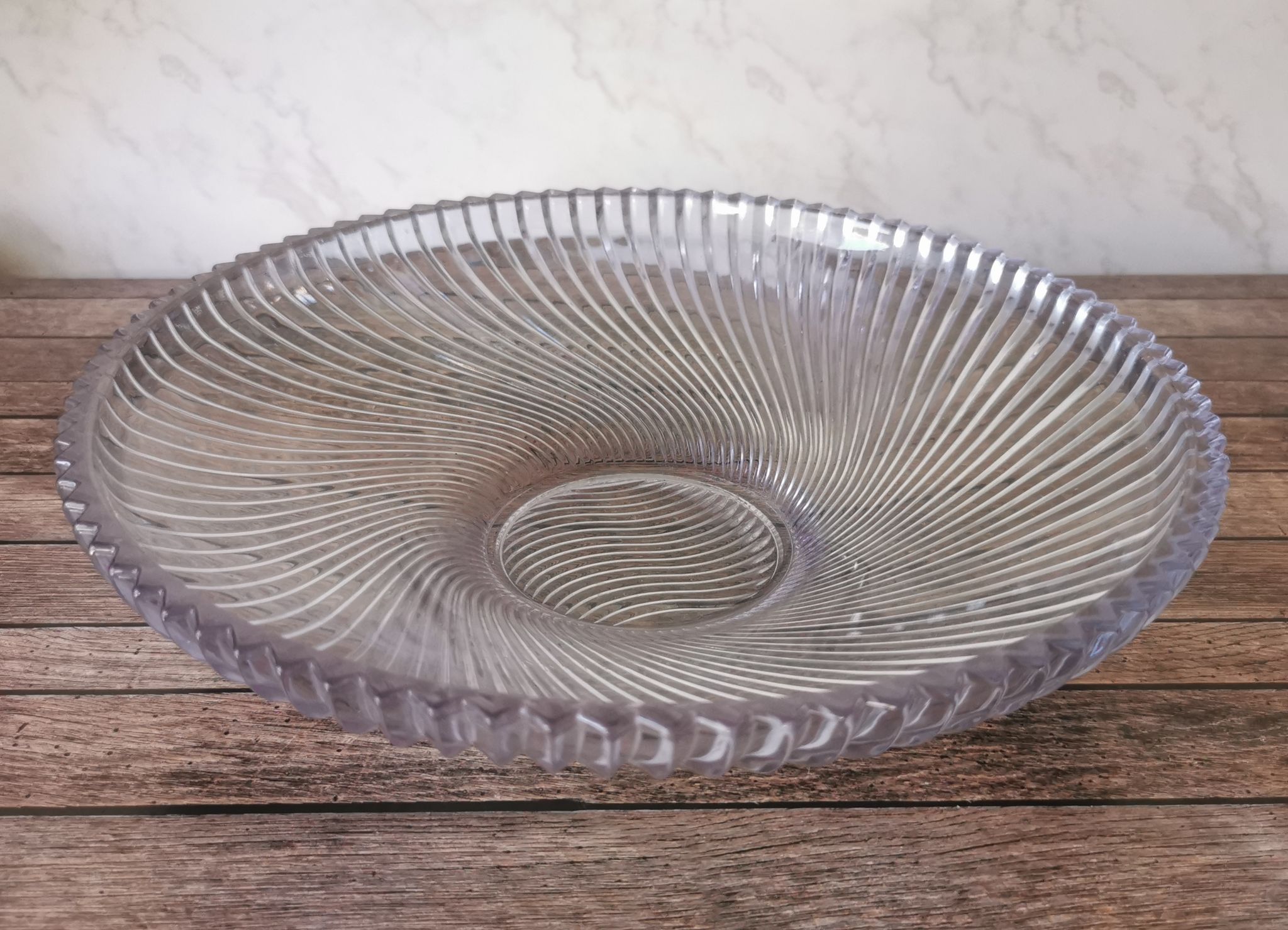 Striated glass cut