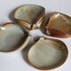 Huit ramequins "coquilles" grès de potier émaillé vintages