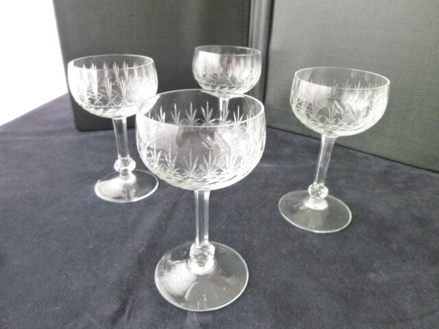 Set de 4 verres à pied en verre taillé pour vin rosé ou blanc