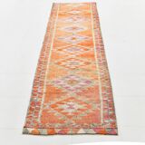 Tapis runner kilim vintage, style bohème, tons orange, rose et lilas pastel
