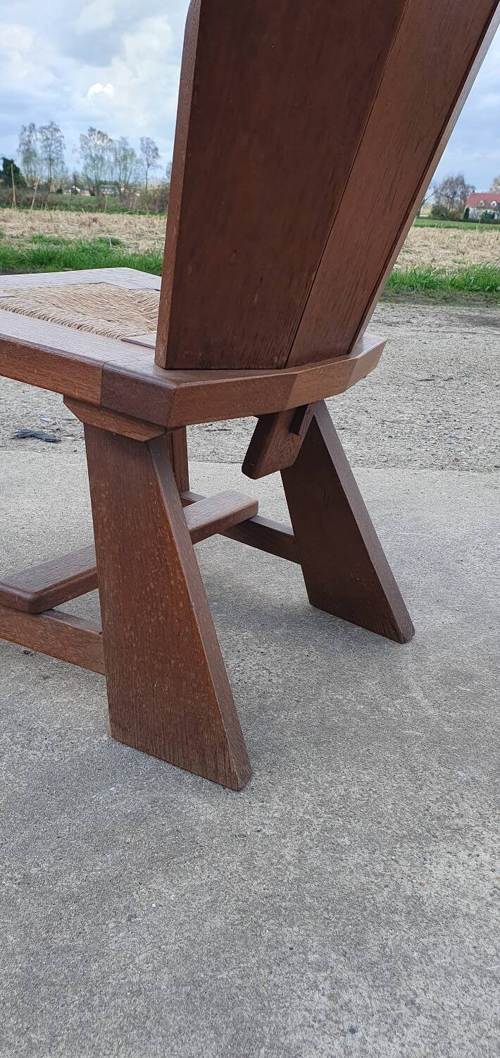 Ensemble de 5 anciennes chaises de feu en chêne à faible dossier, tressées de jonc, de style rural néerlandais.