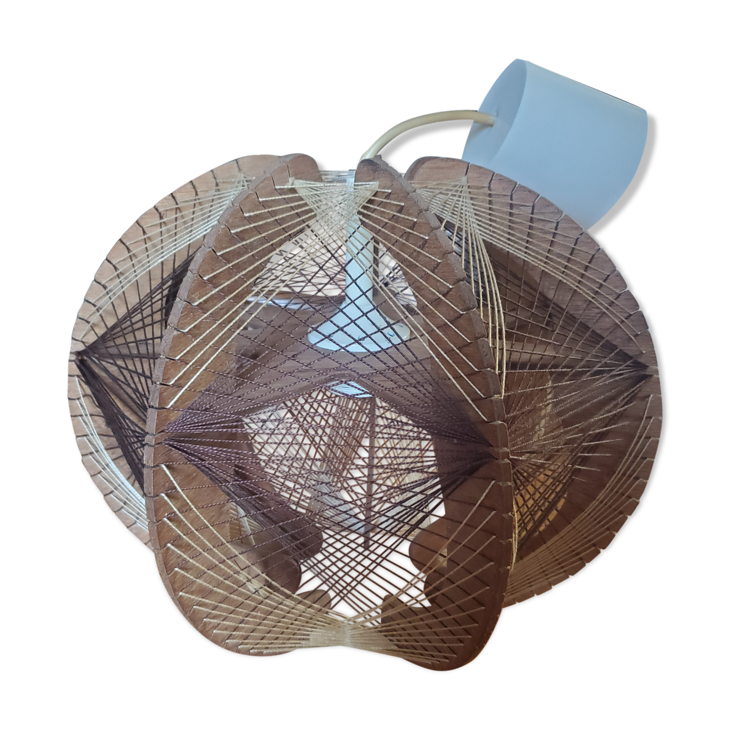 Scandinavian suspension wood and wire