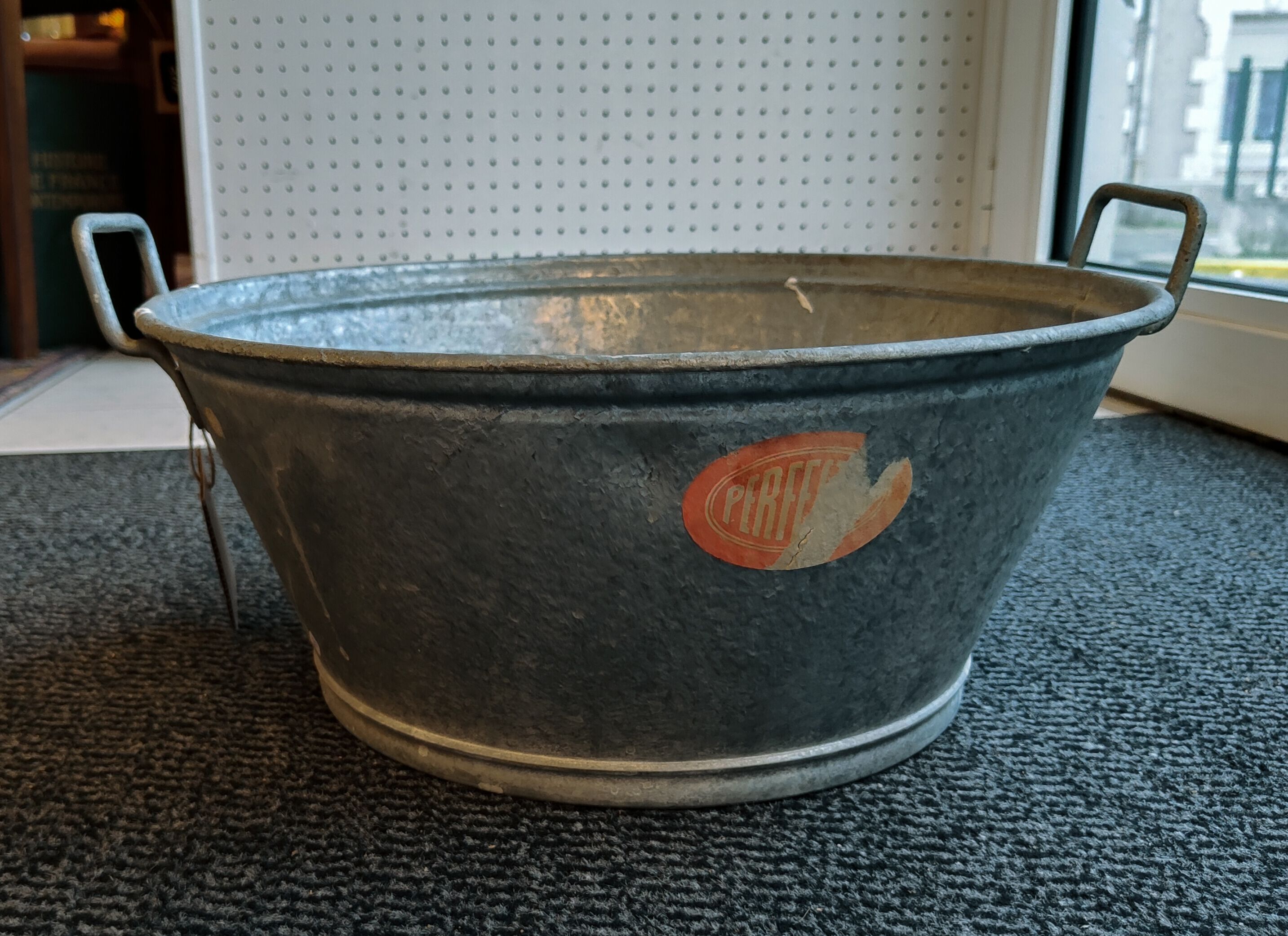 Tin basin