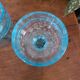Coupes bleu en verre bullé