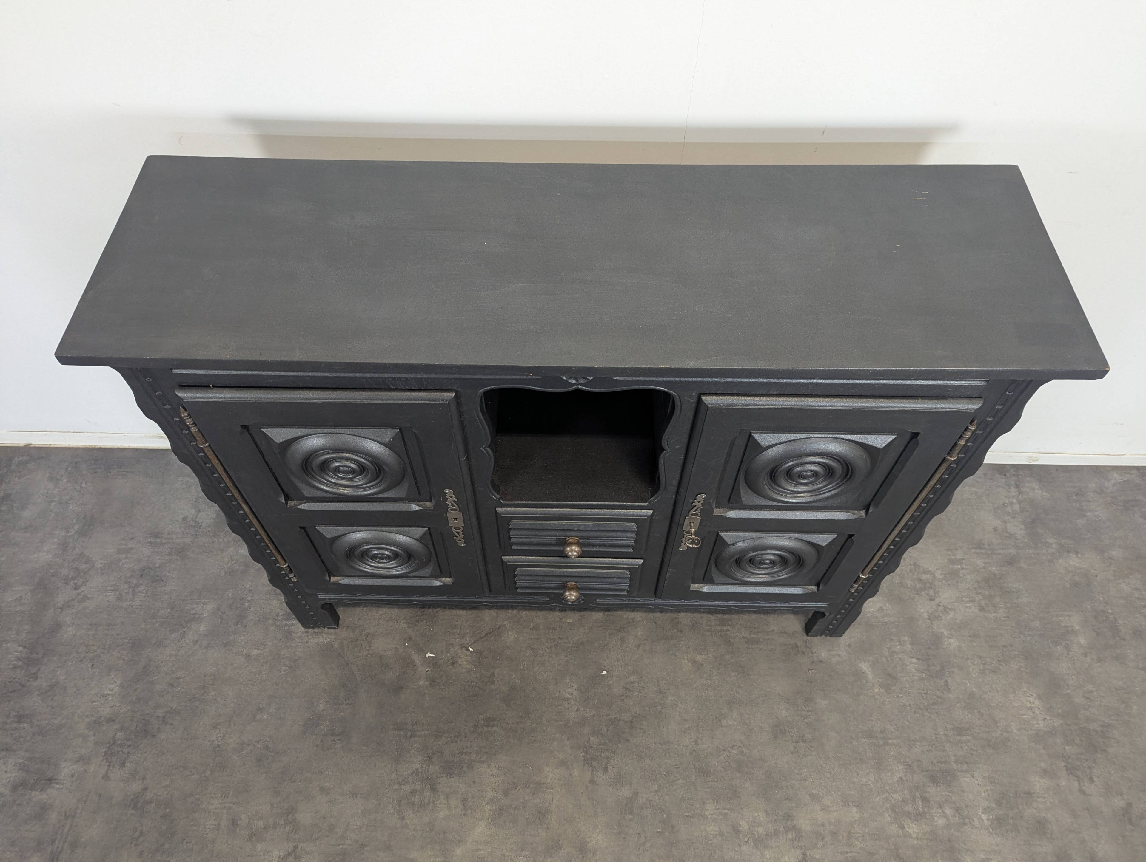 Buffet dans le style de Dudouyt peint en noir