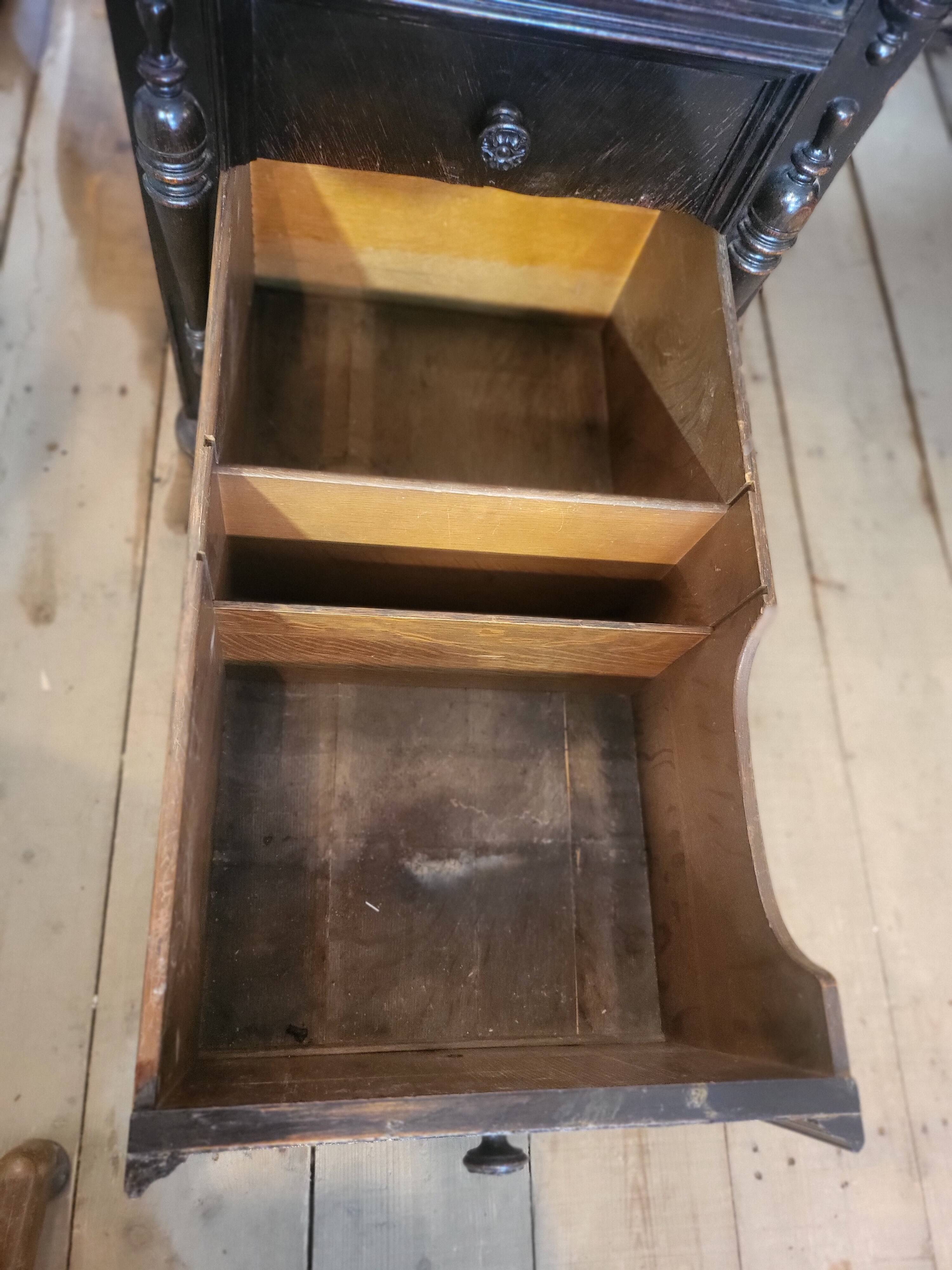 Grand Bureau Américain toutes faces Sculpté "Leopold Desk Co." – Circa 1920