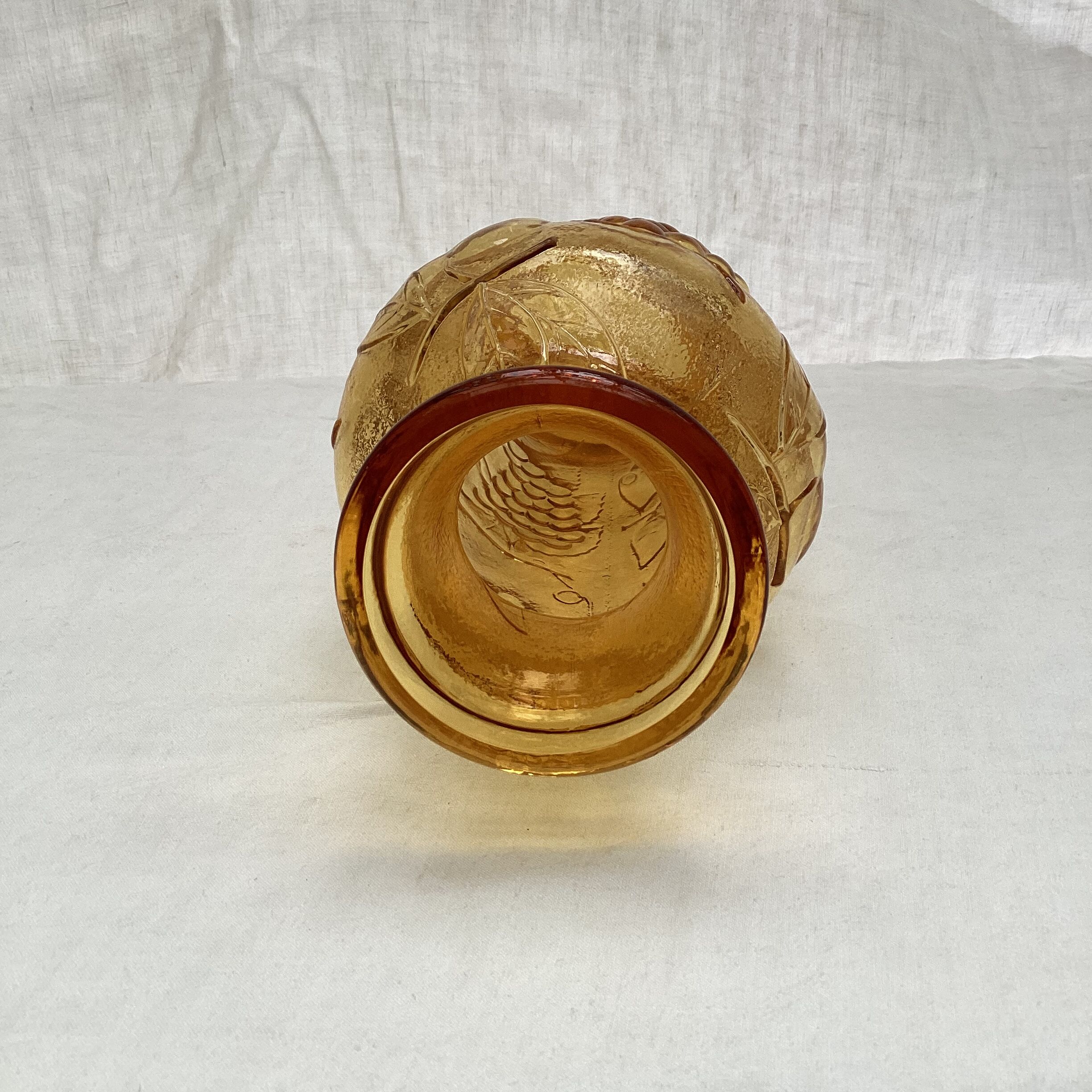 Italian vase in amber colored glass around the 1970s dimension -H-32,5cm L-14cm-