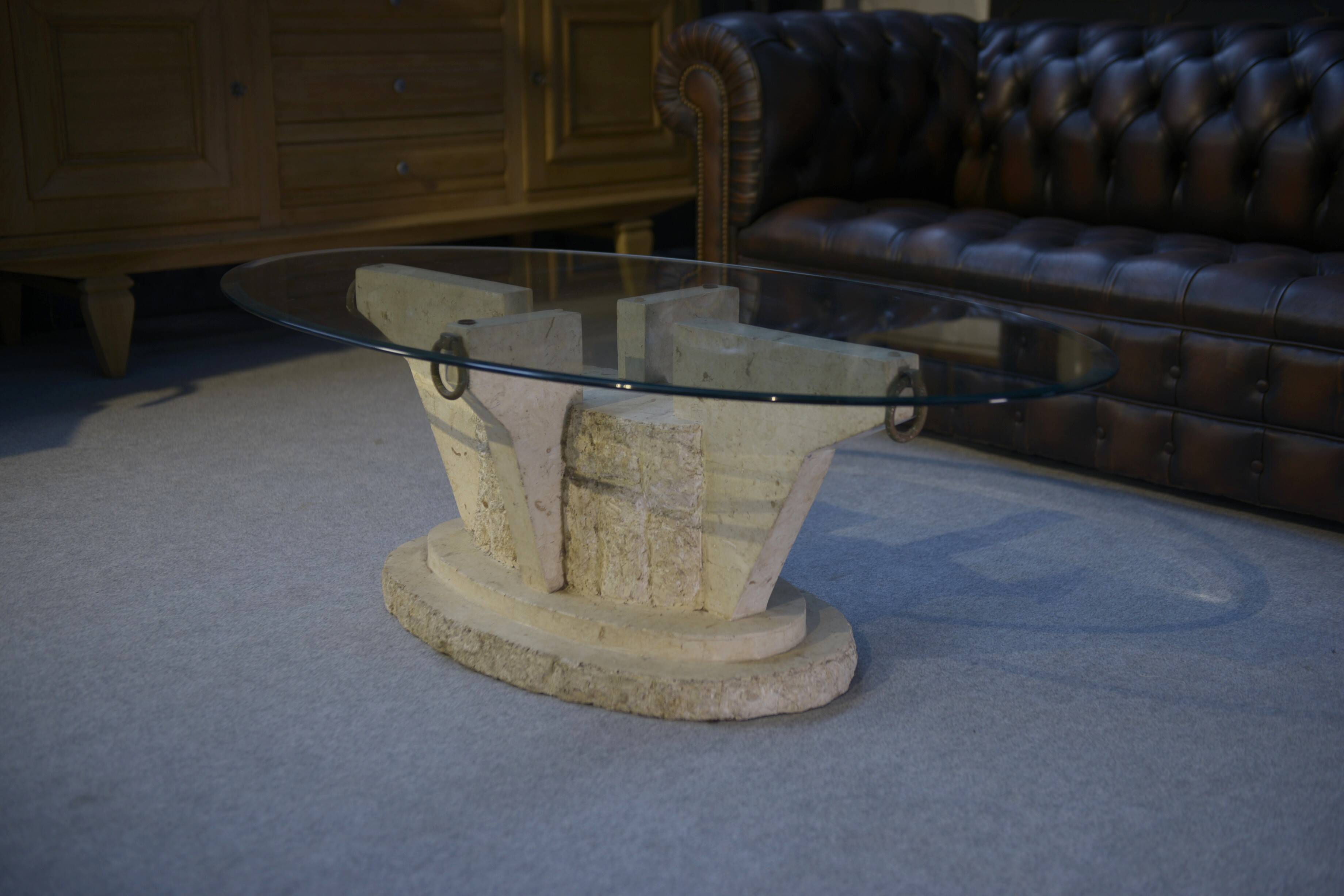 Table basse ovale en résine imitant le travertin, 1970