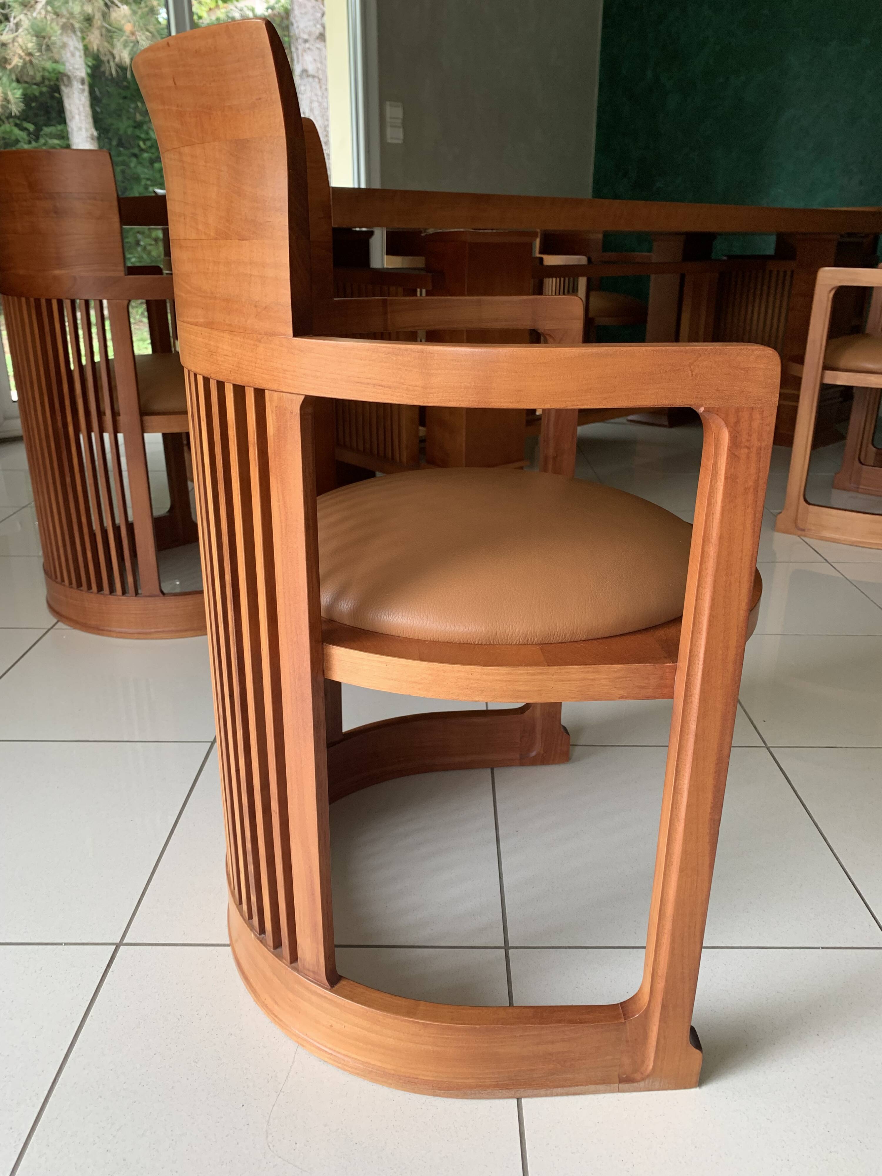 Lot de une table  et 6 fauteuils inspiration Frank Lloyd wright