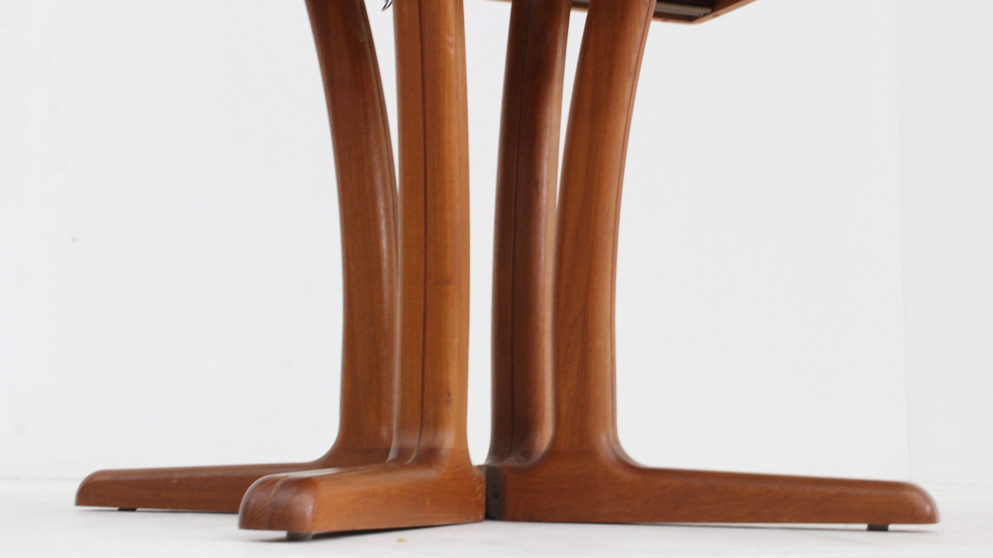 Vintage Dyrlund Danish round dining table teak