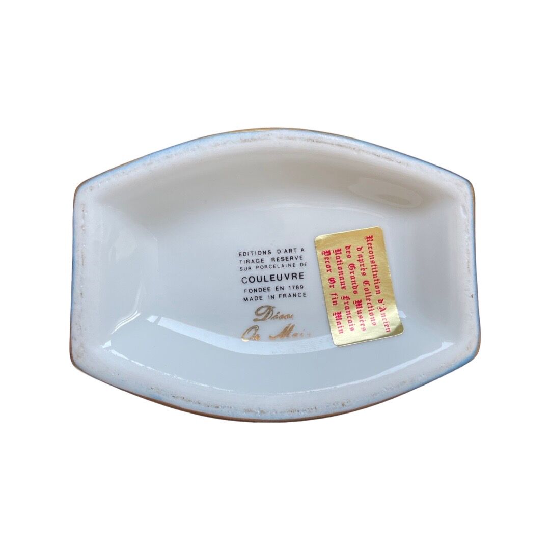 Snake porcelain inkwell with hand gold decoration