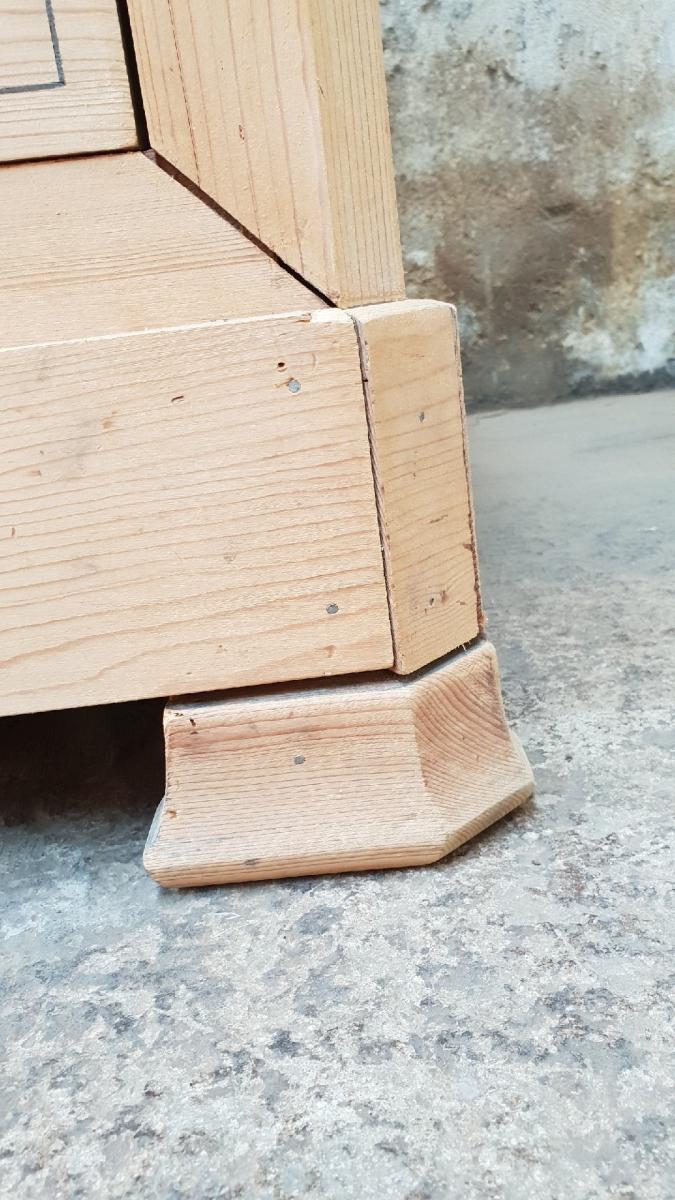 Antique pine chest of drawers