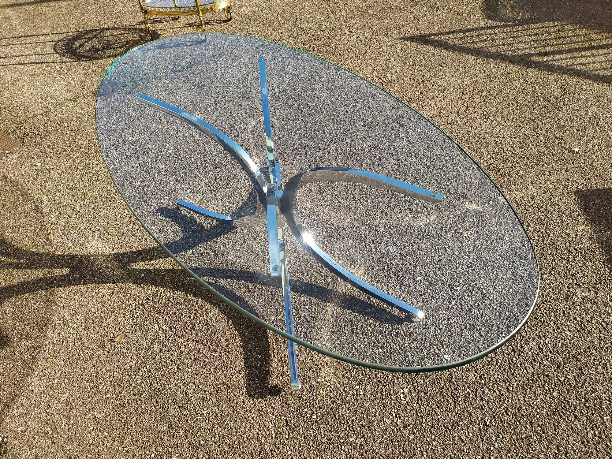 Large oval coffee table in glass and chrome - Vintage 1970